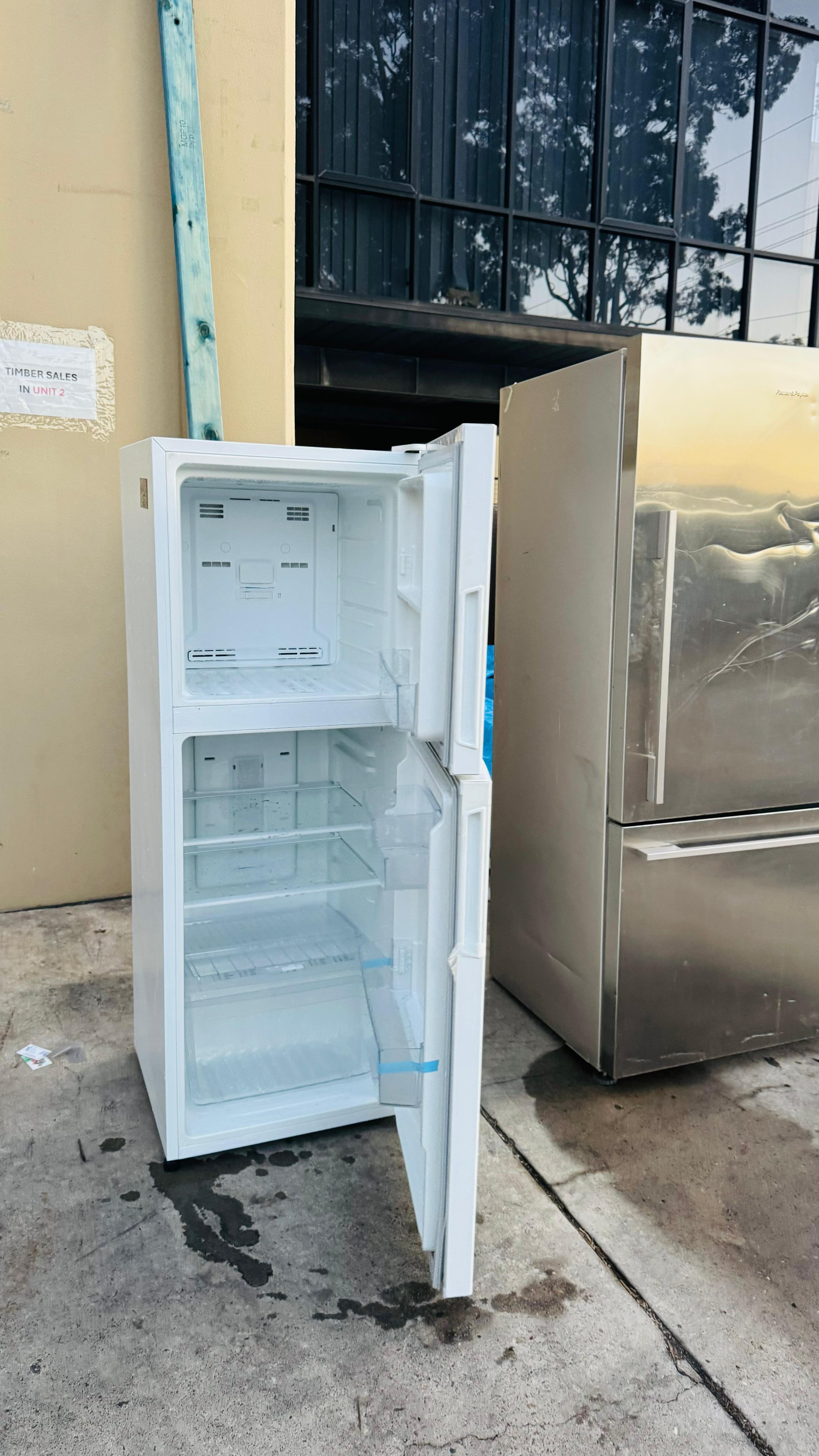 KELVINATOR 245 LITRES FRIDGE FREEZER