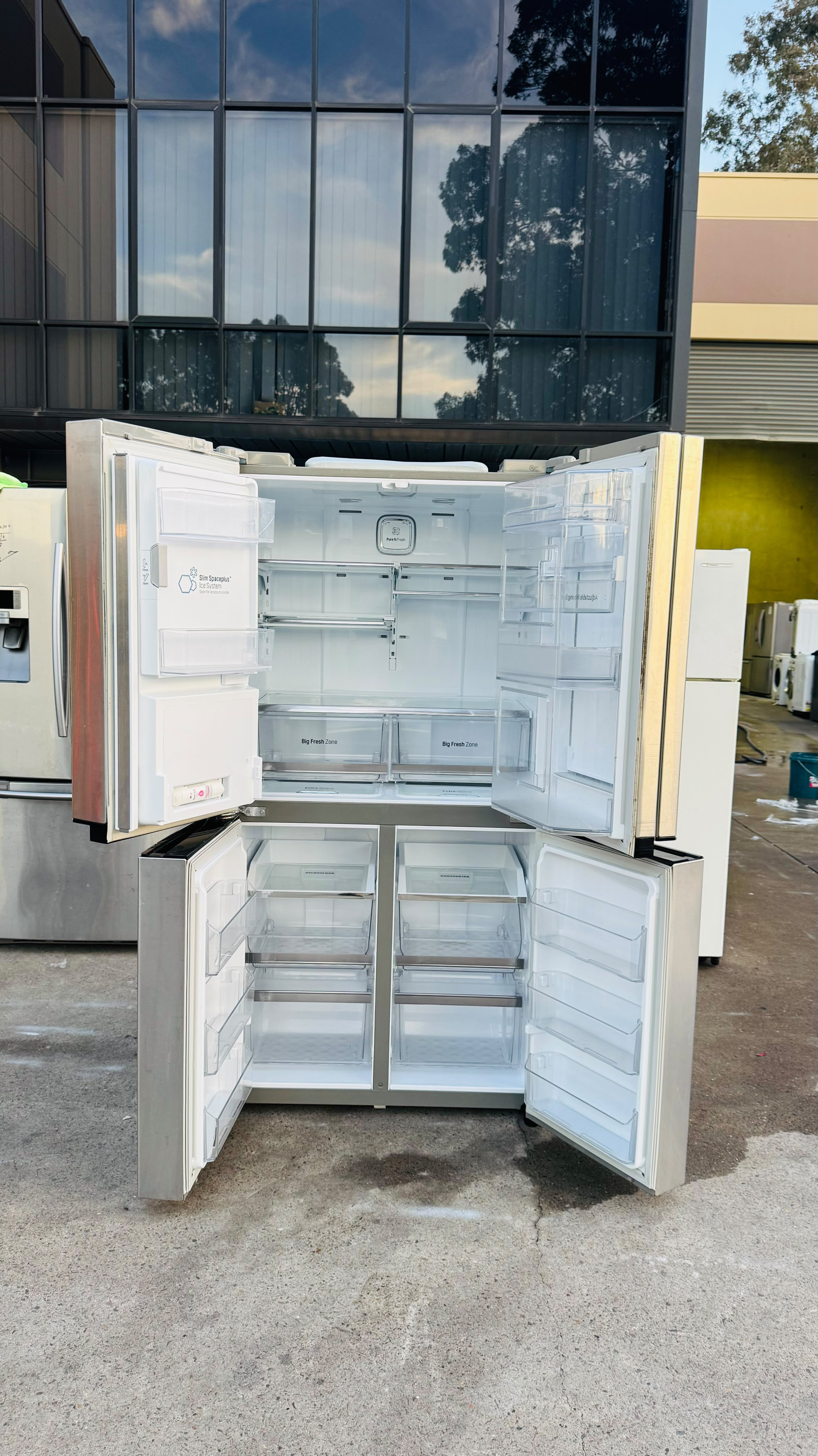 LG QUAD FRENCH DOOR 712 LITRES FRIDGE FREEZER