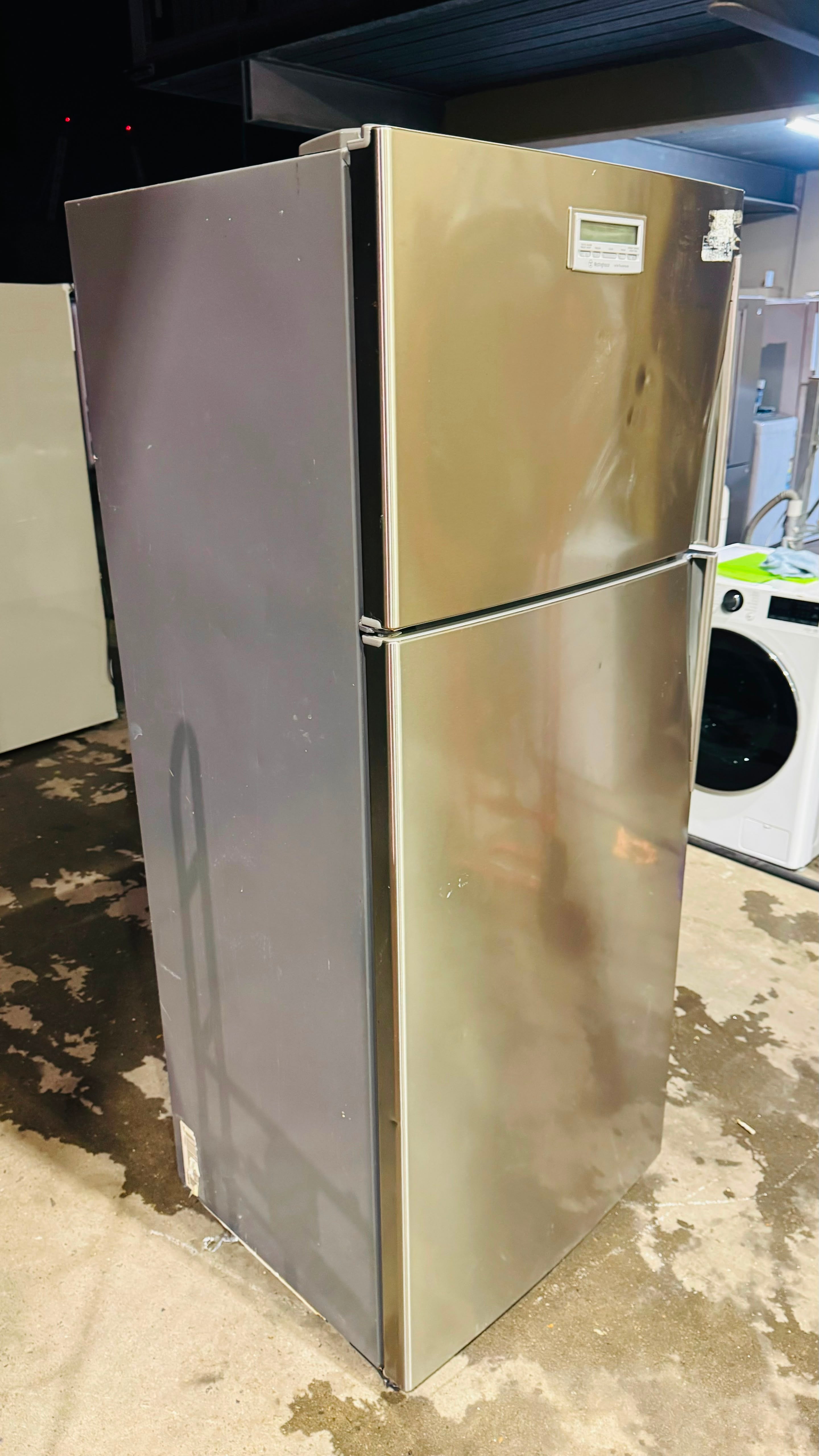 WESTINGHOUSE 390 LITRES FRIDGE FREEZER