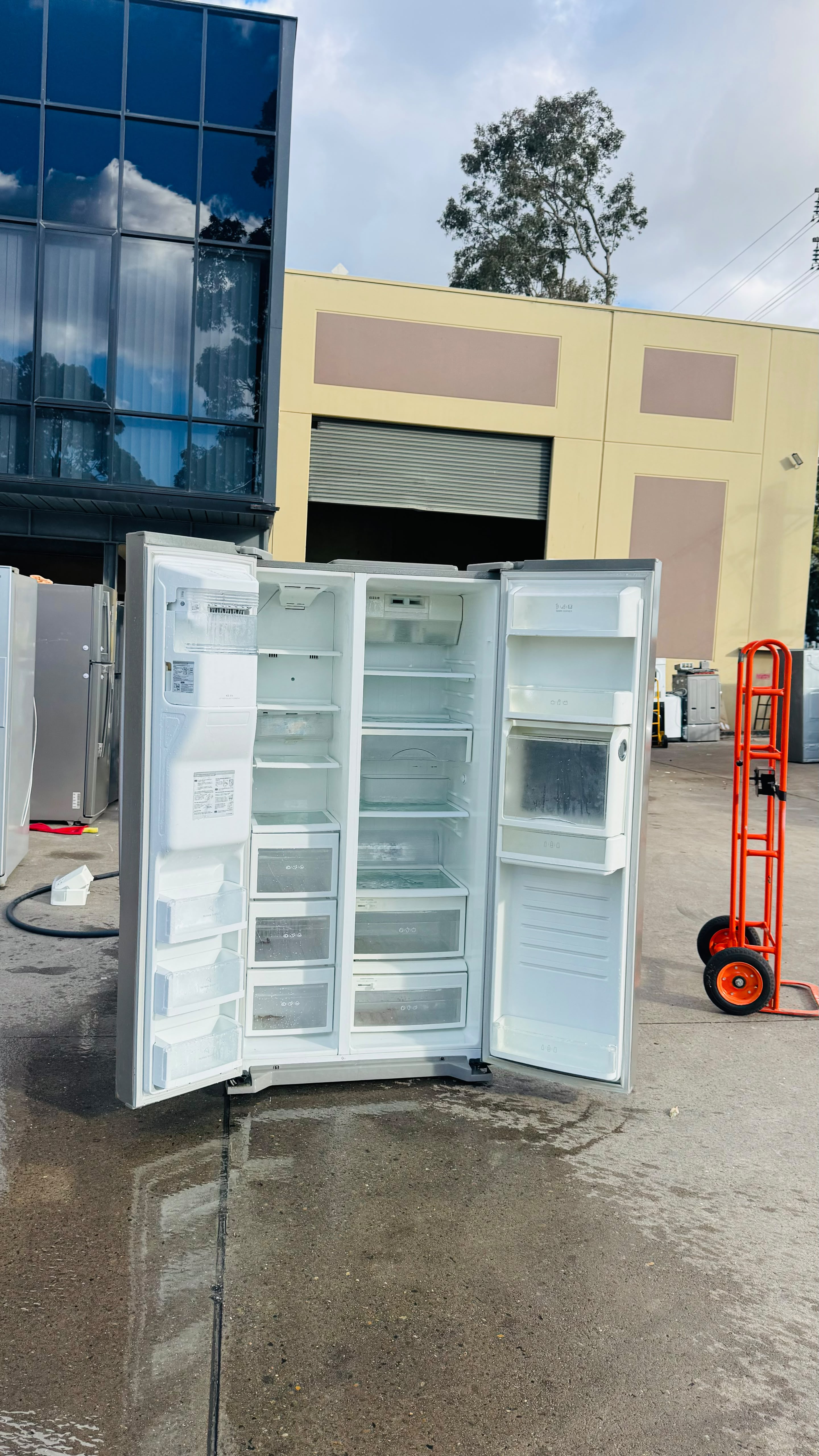 LG SIDE BY SIDE 621 LITRES FRIDGE FREEZER