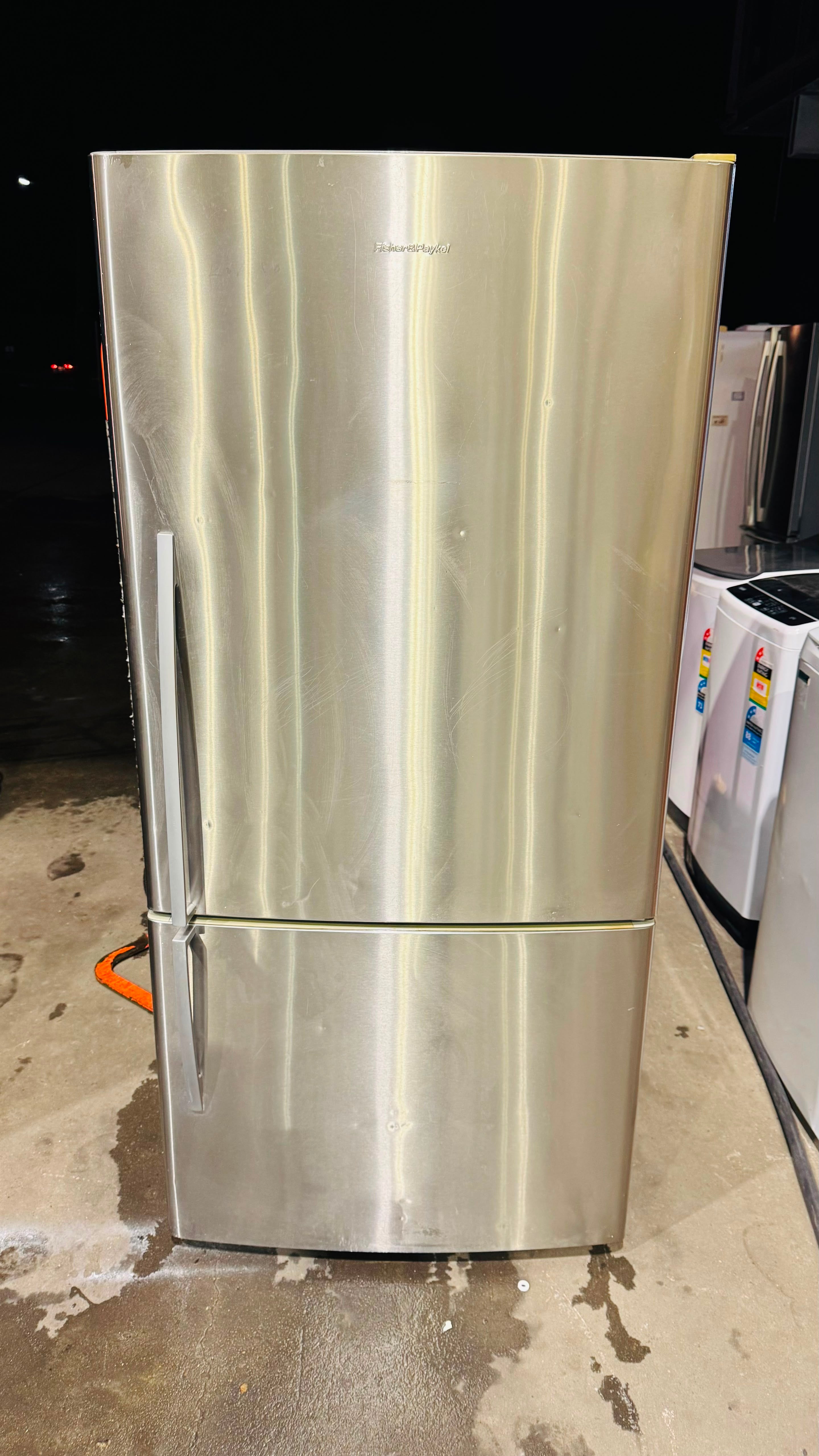 FISHER AND PAYKEL 519 LITRES FRIDGE FREEZER