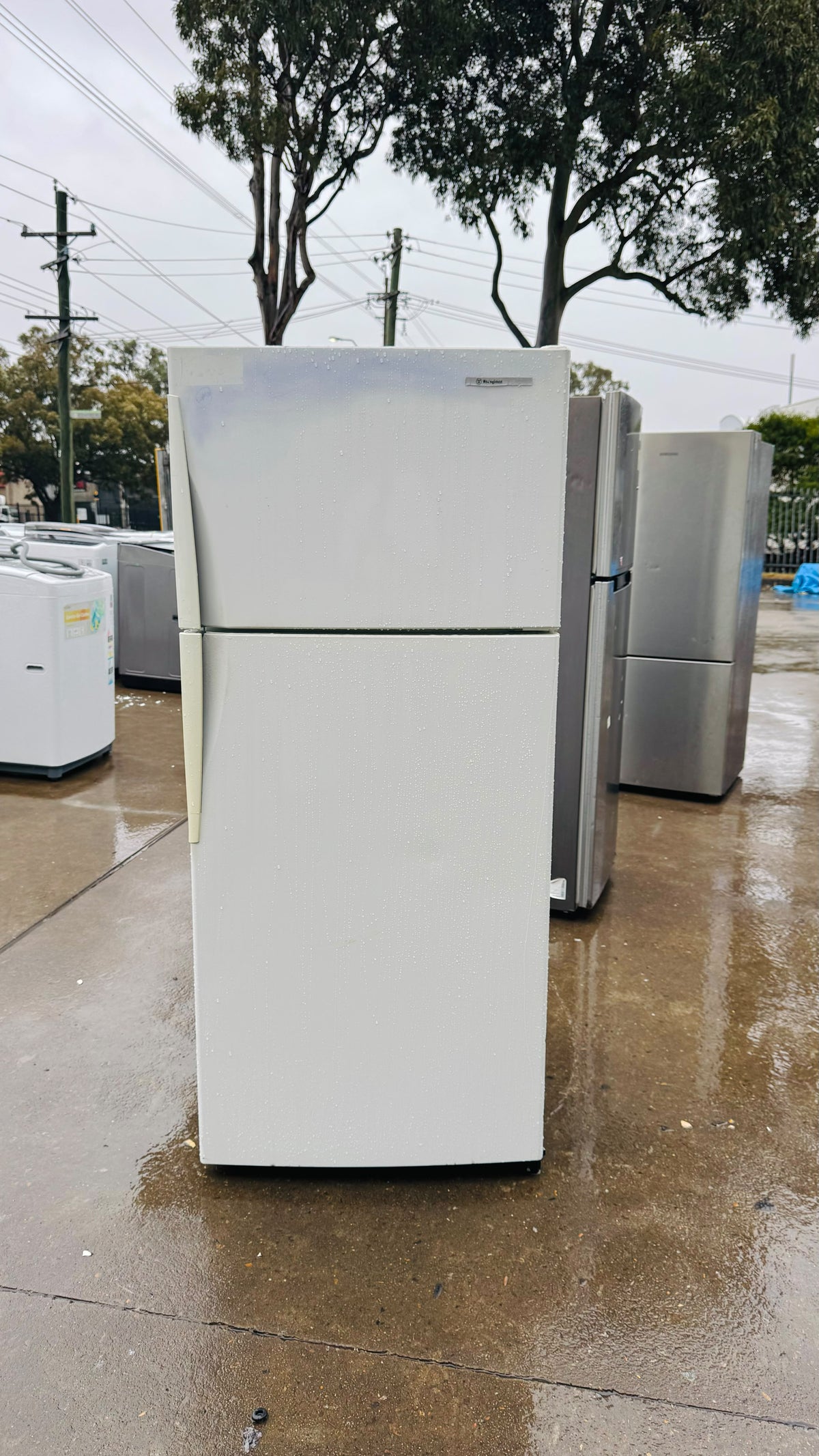 WESTINGHOUSE 420 LITRES FRIDGE FREEZER