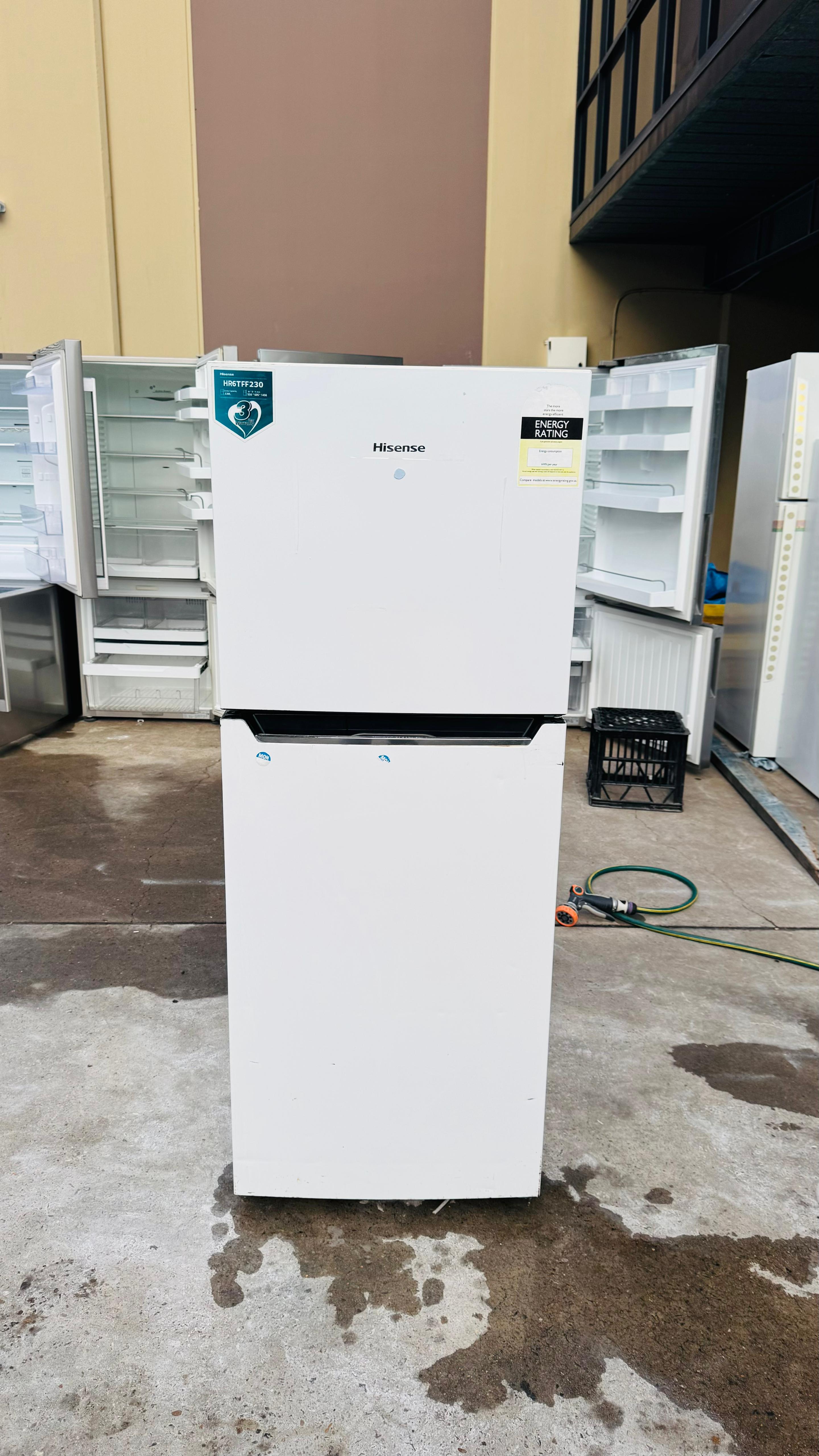 HISENSE 230 LITRES FRIDGE FREEZER