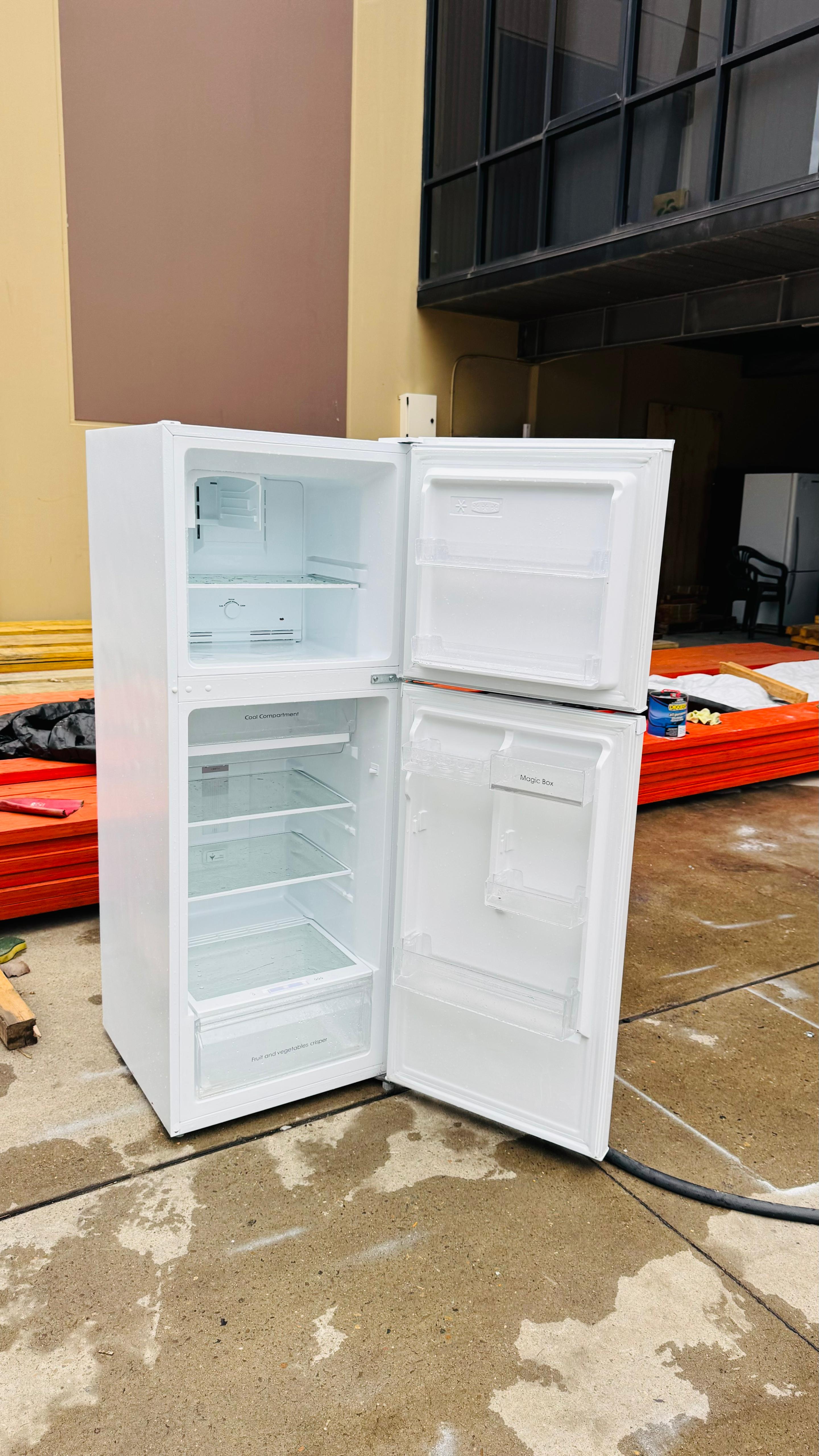 ESATTO 239 LITRES FRIDGE FREEZER
