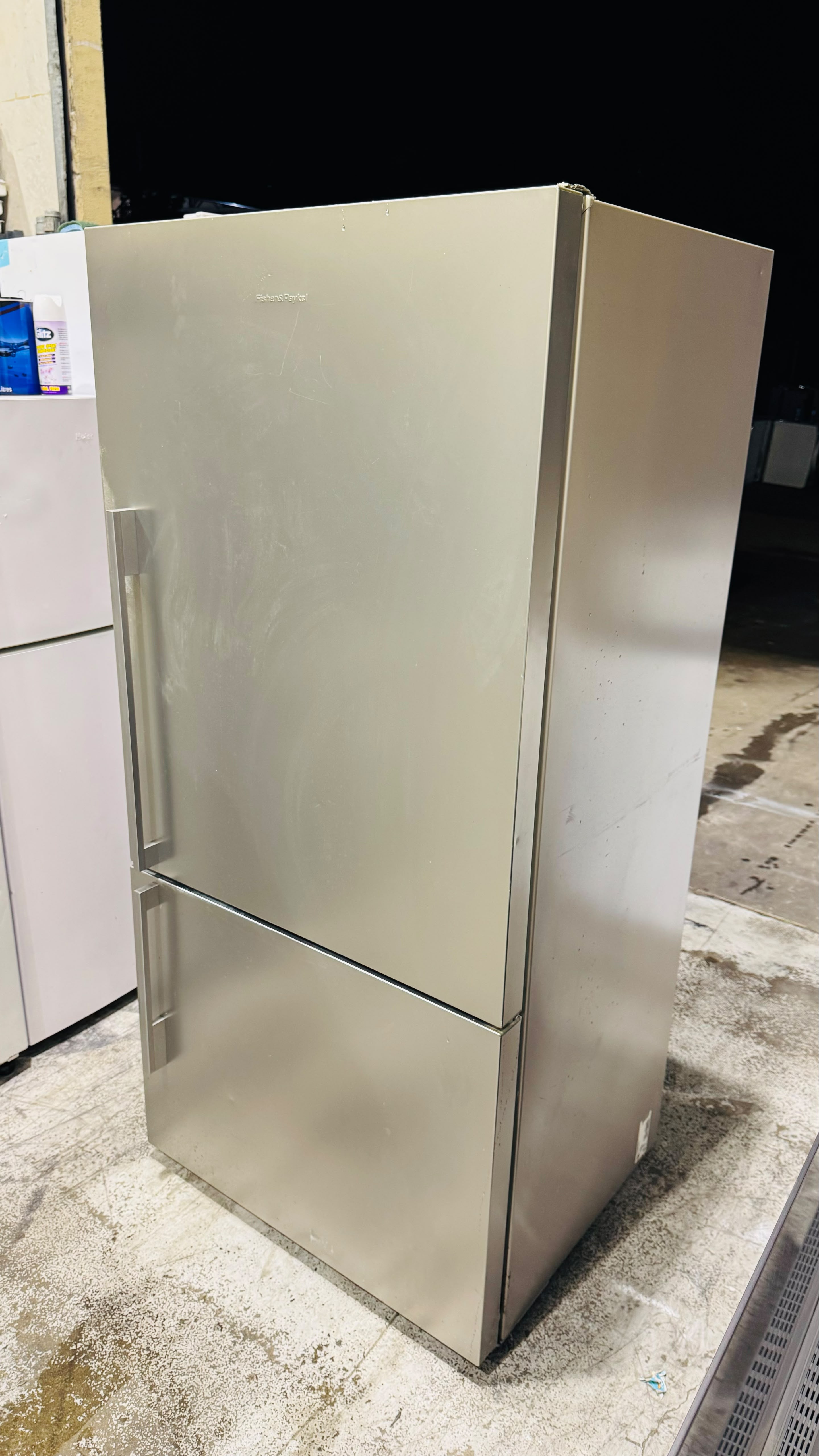 FISHER AND PAYKEL 519 LITRES FRIDGE FREEZER