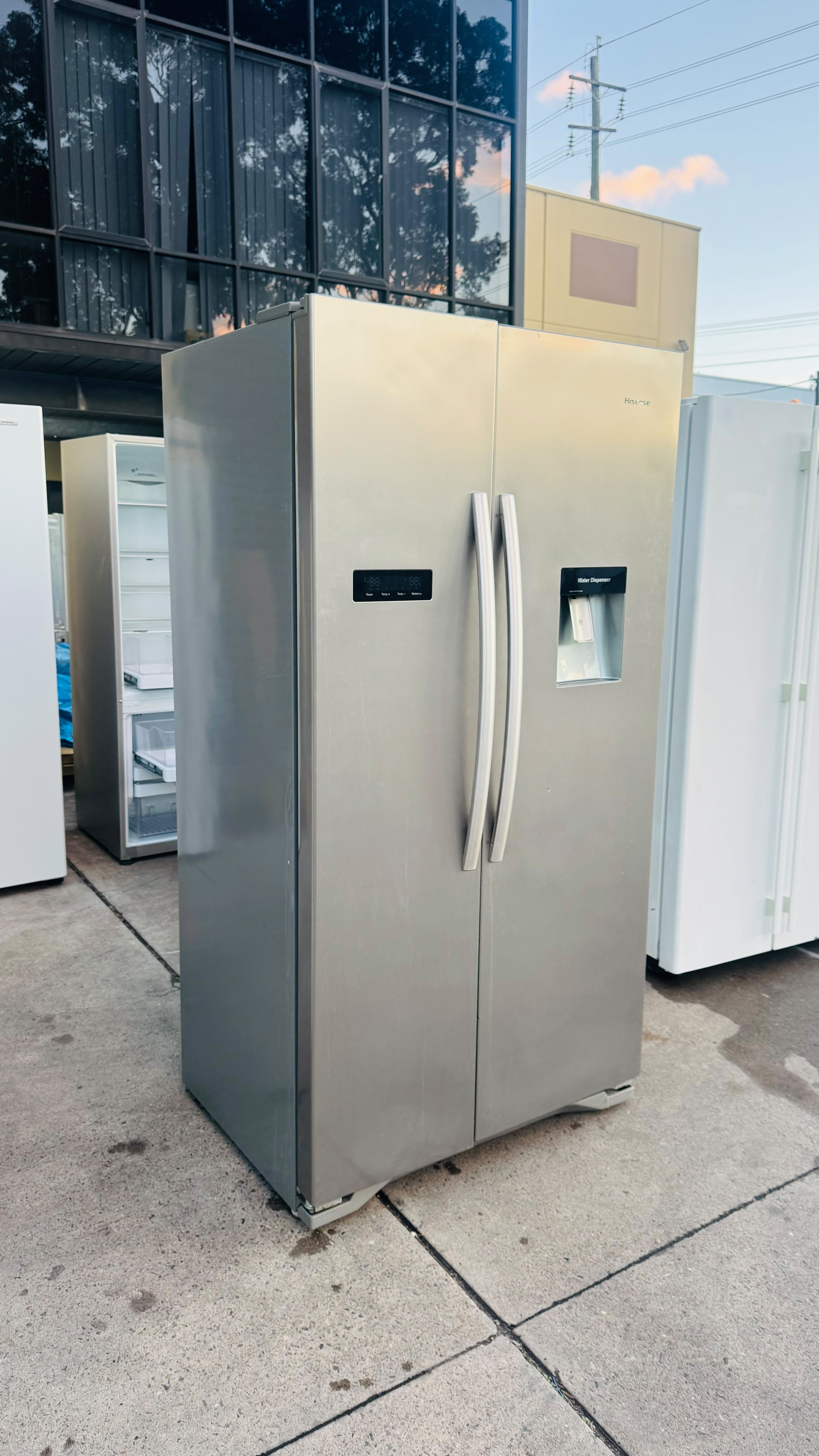 HISENSE SIDE BY SIDE 610 LITRES FRIDGE FREEZER