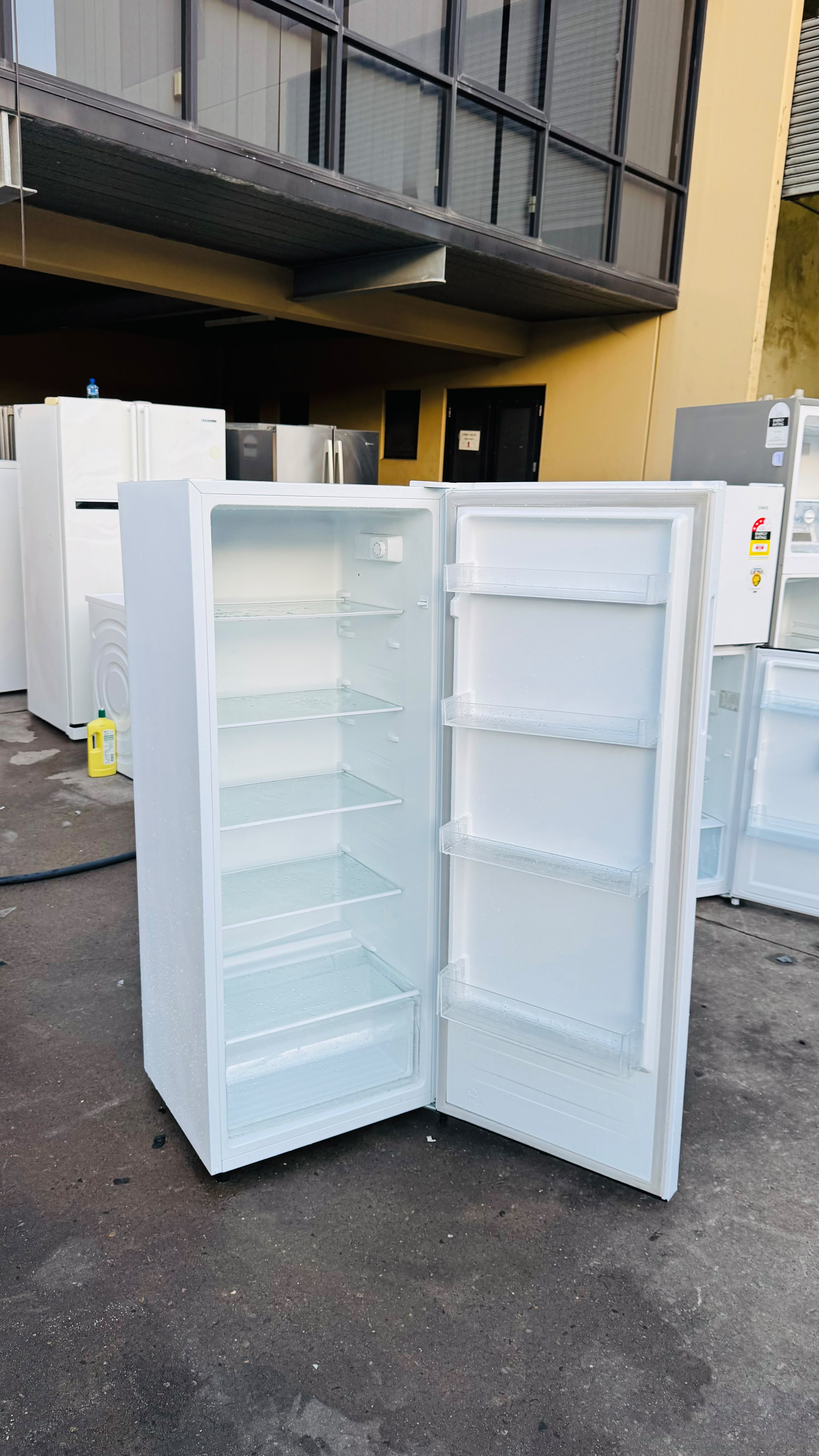 WESTINGHOUSE 242 LITRES FRIDGE FREEZER