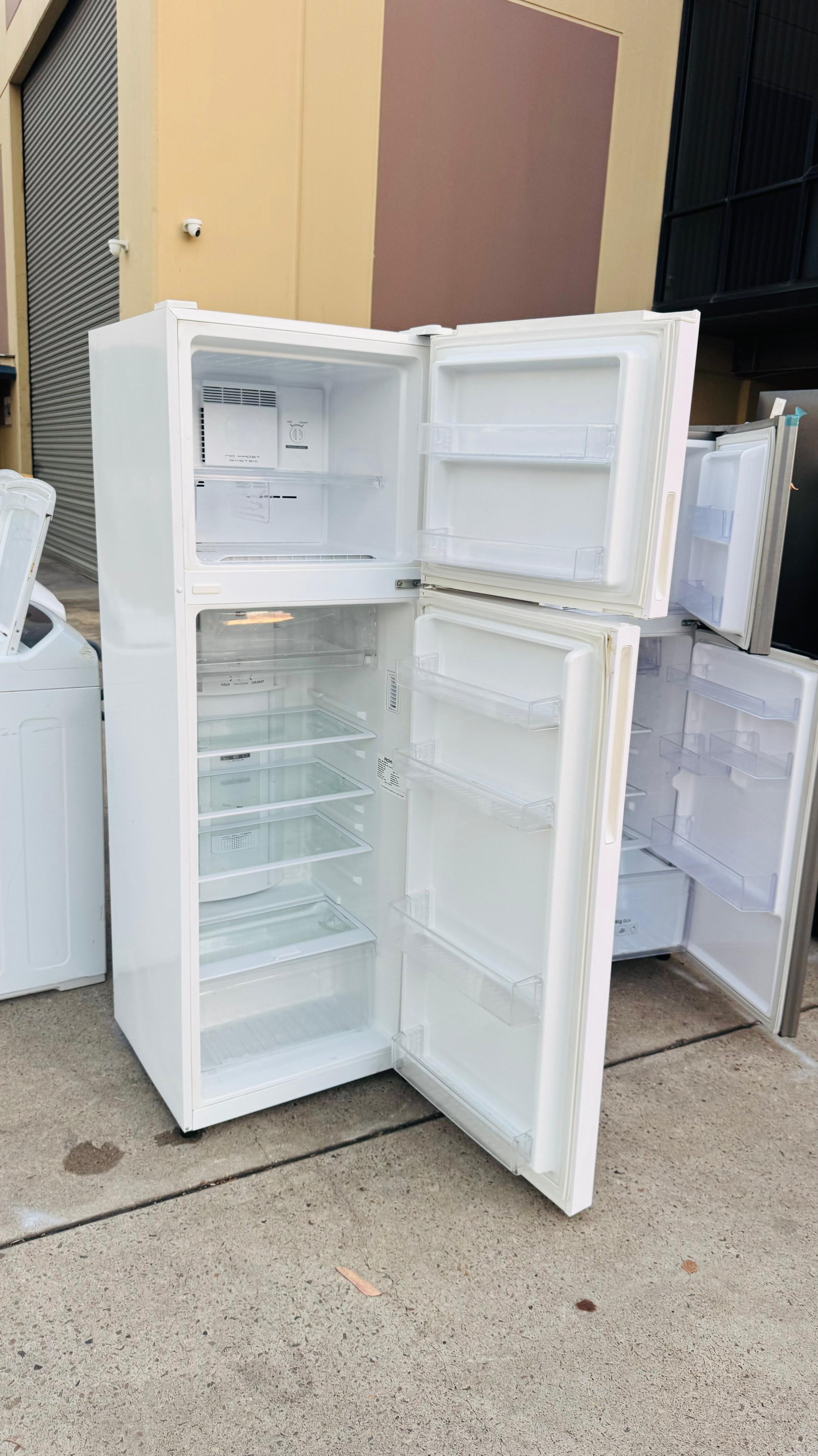 HAIER 335 LITRES FRIDGE FREEZER