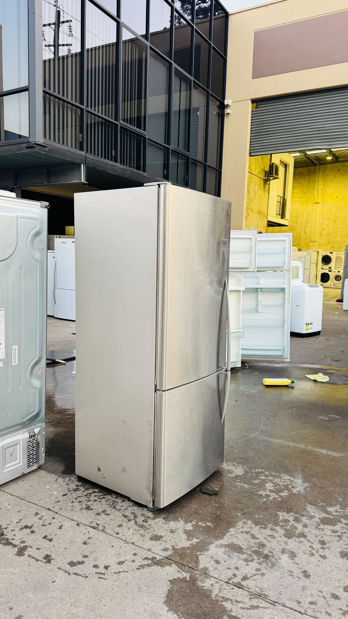 FISHER AND PAYKEL 442 LITRES FRIDGE FREEZER