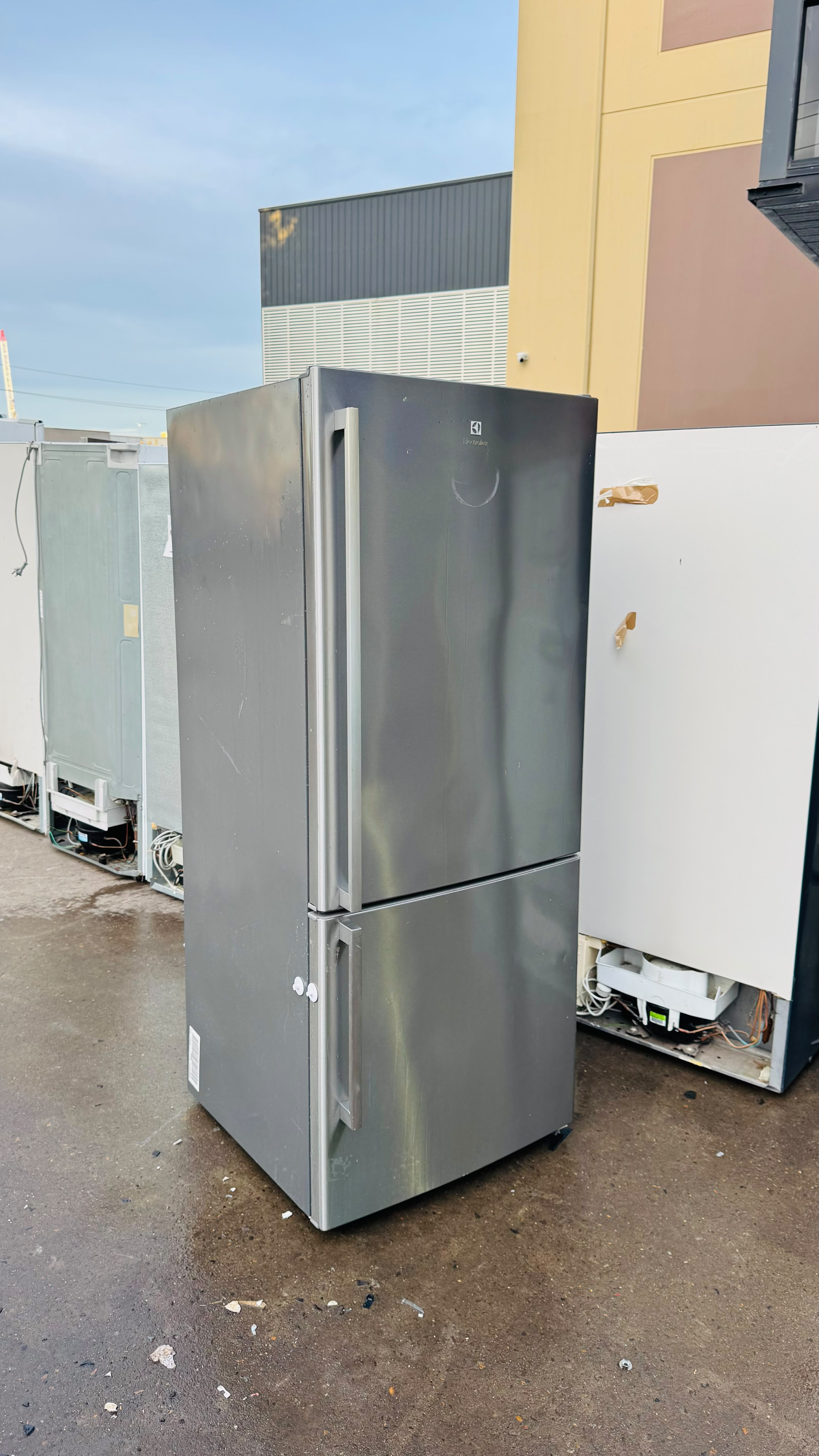 ELECTROLUX 430 LITRES FRIDGE FREEZER