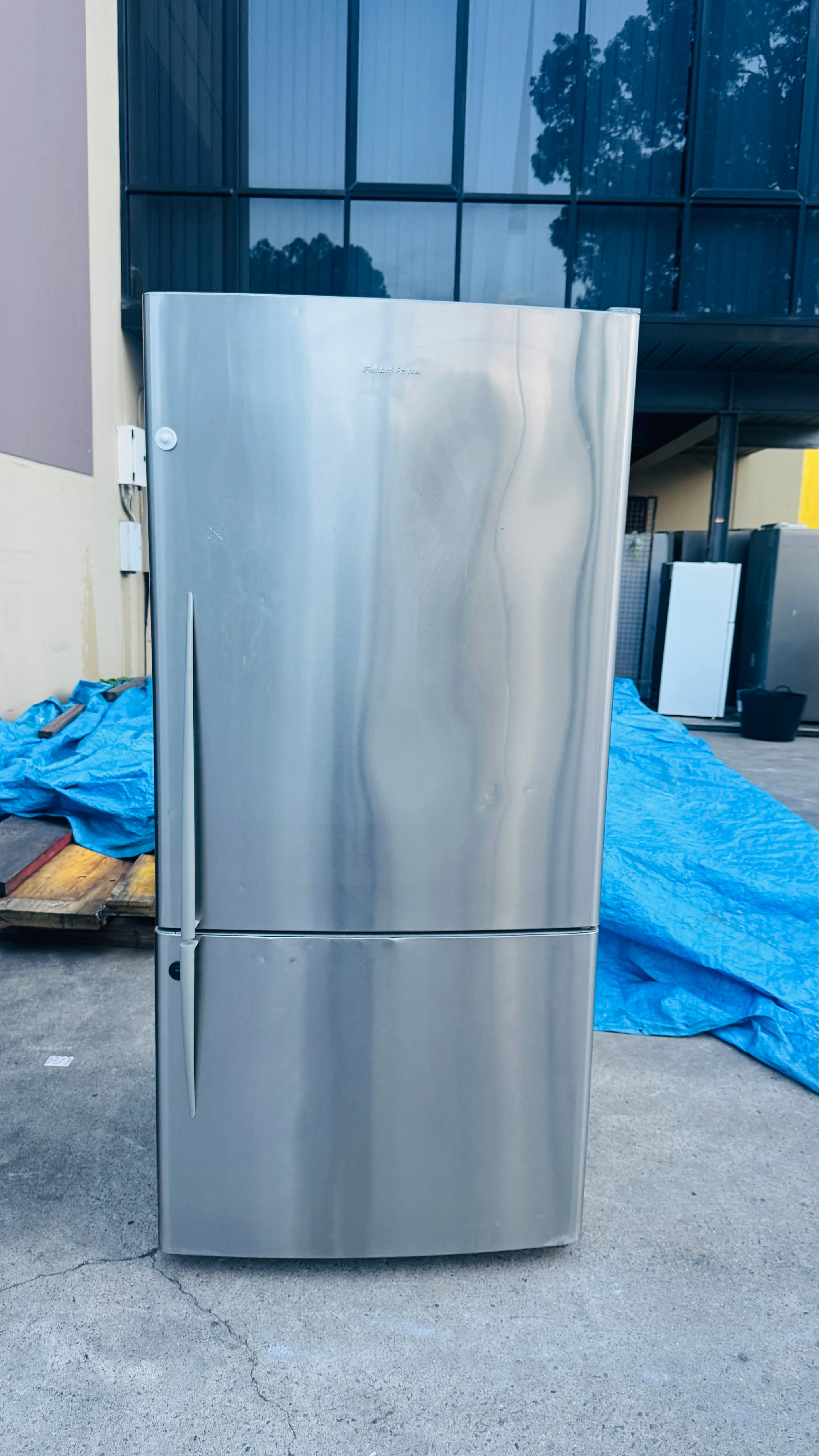 FISHER AND PAYKEL 519 LITRES FRIDGE FREEZER