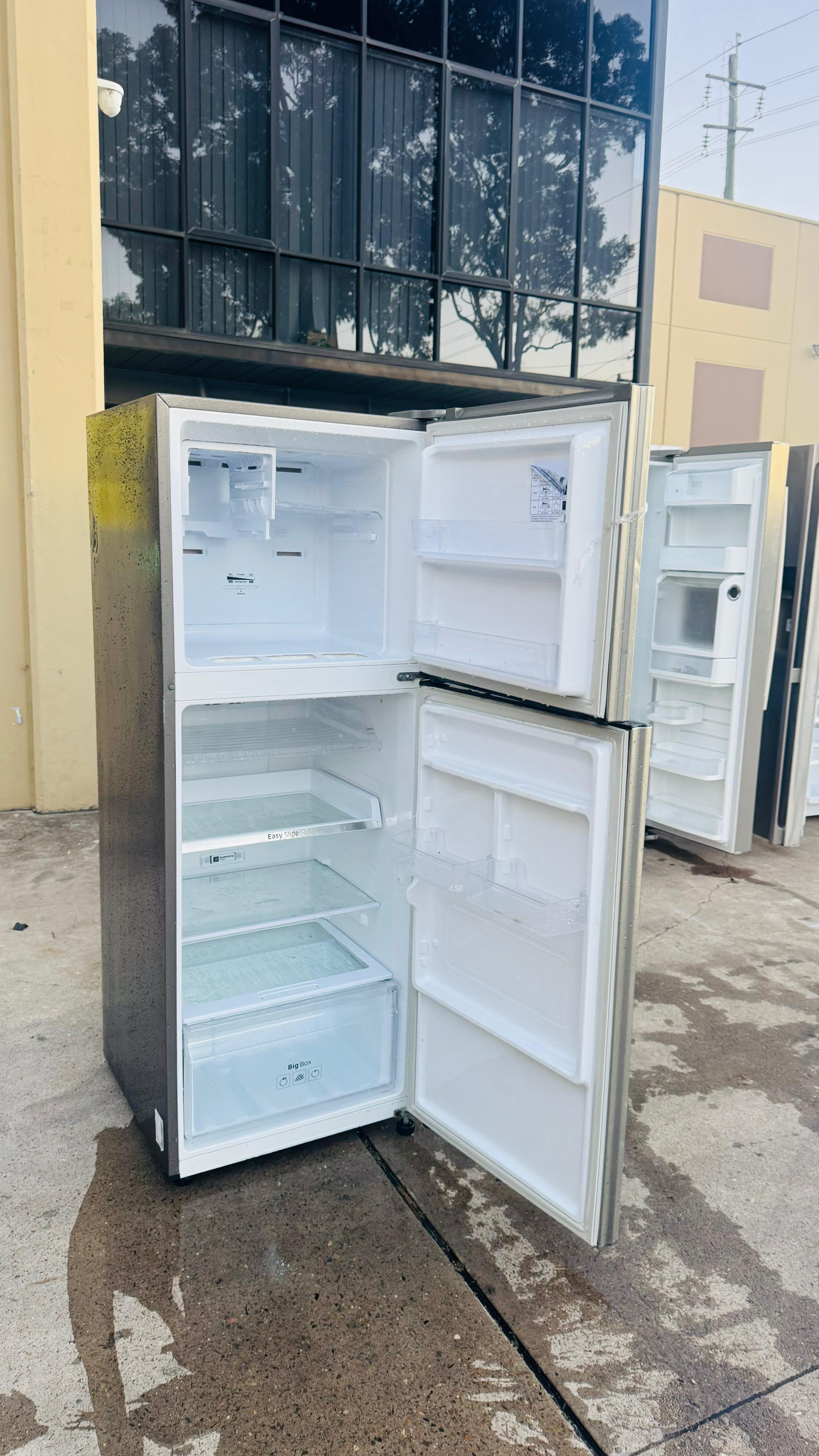 SAMSUNG 320 LITRES FRIDGE FREEZER
