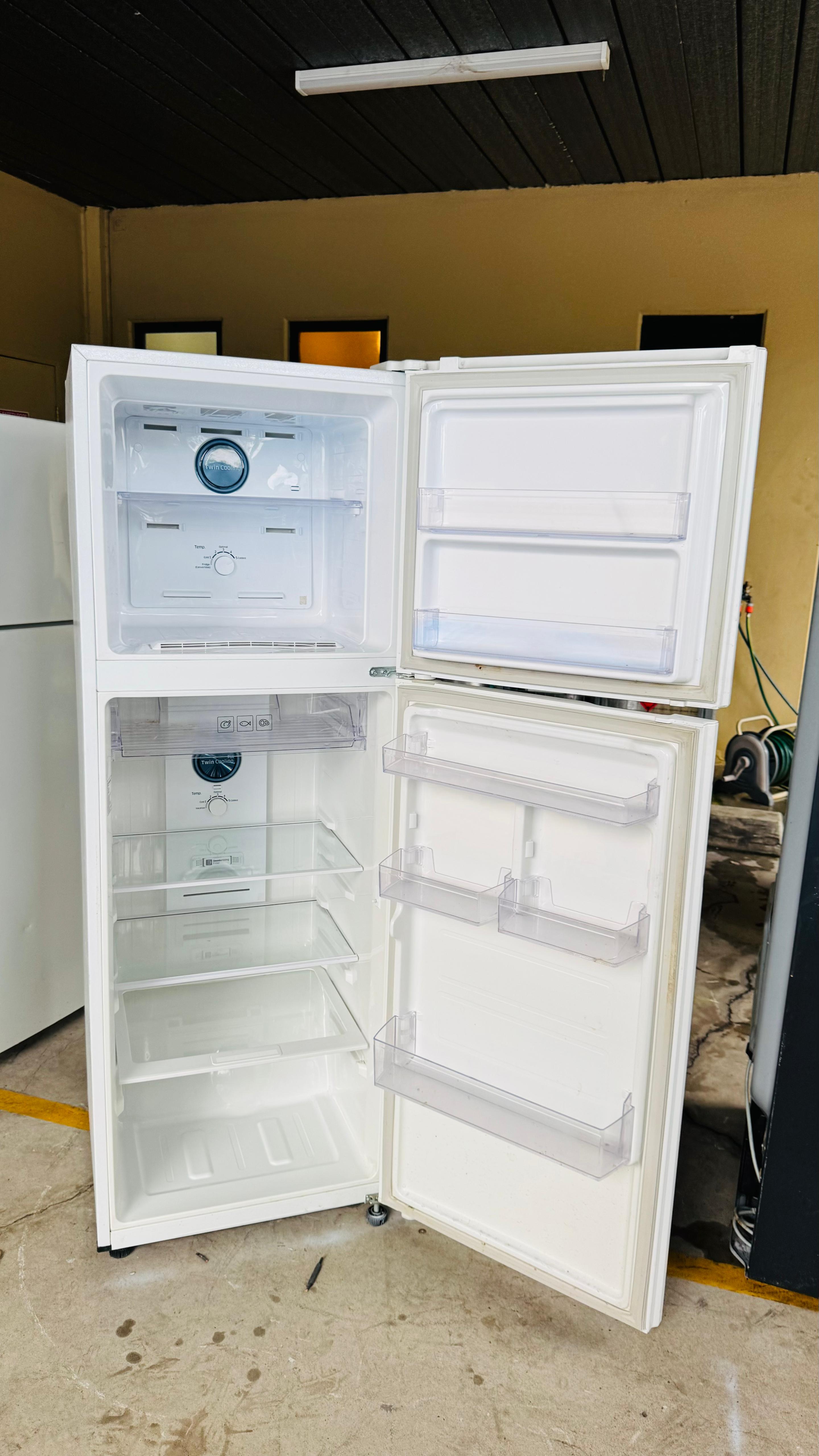 SAMSUNG 393 LITRES FRIDGE FREEZER