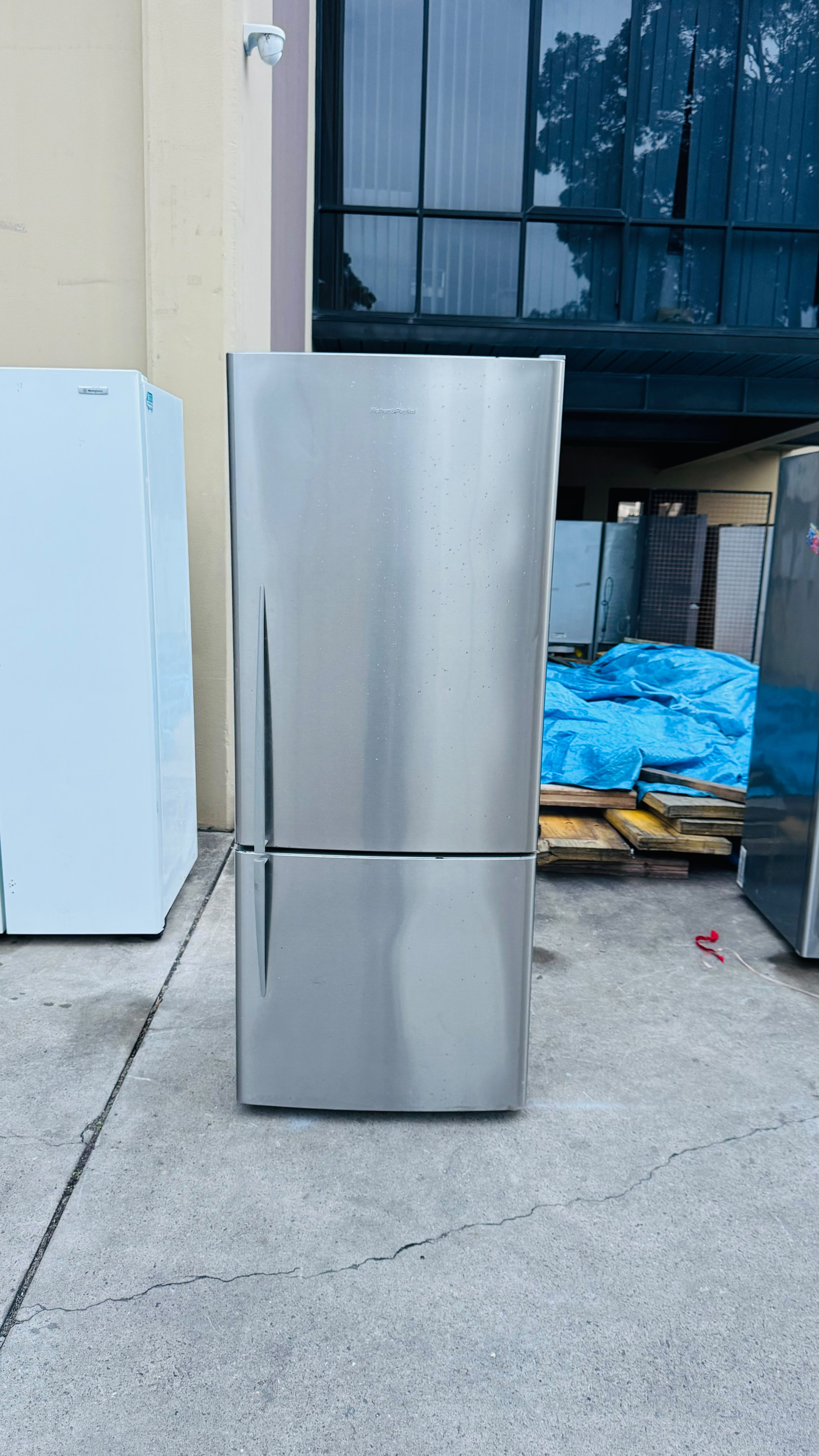 FISHER AND PAYKEL 442 LITRES FRIDGE FREEZER