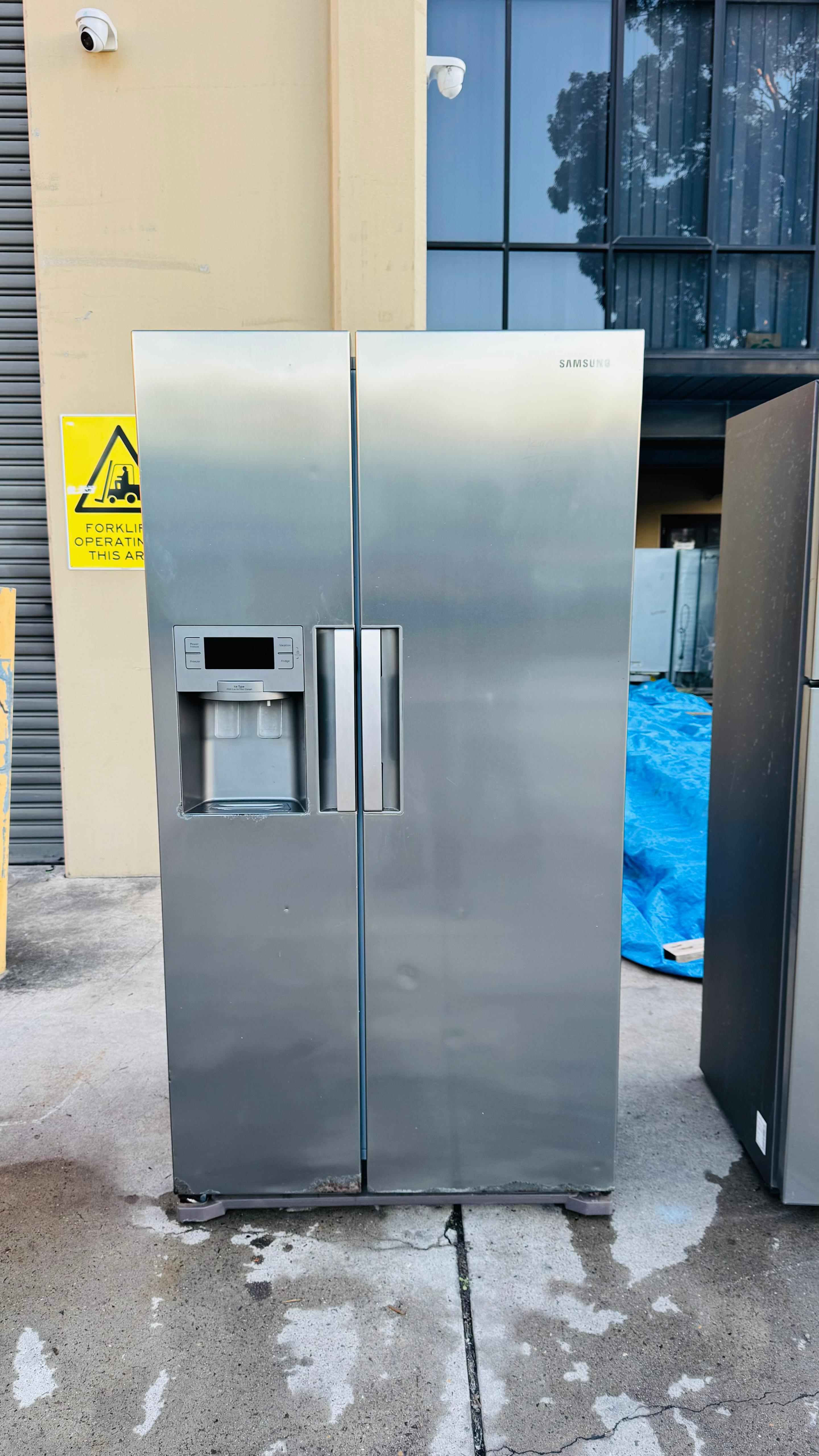 SAMSUNG 611 LITRES SIDE BY SIDE DOOR FRIDGE FREEZER