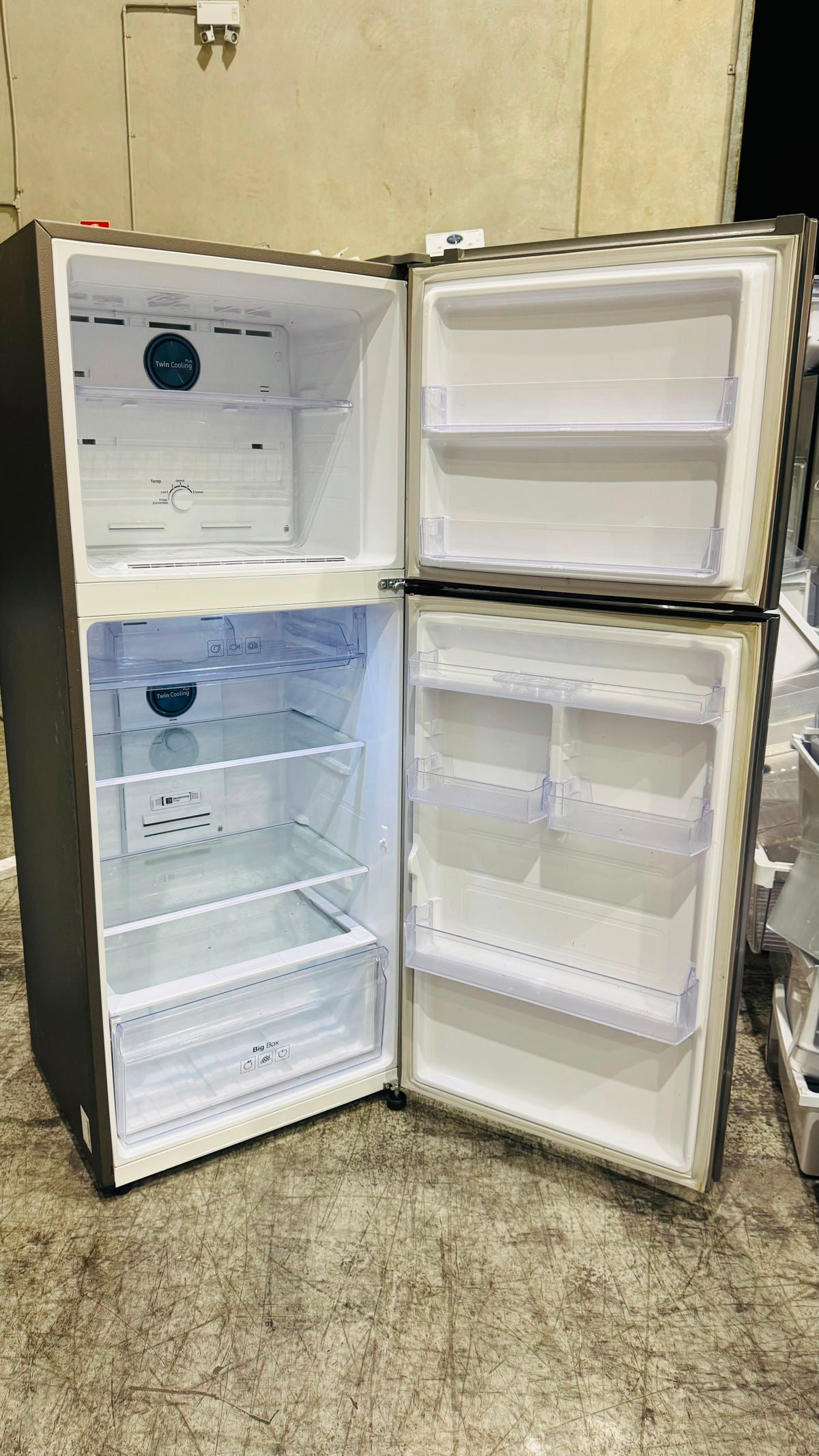 SAMSUNG 343 LITRES FRIDGE FREEZER & LG 7.5KGS FRONT LOADER COMBO