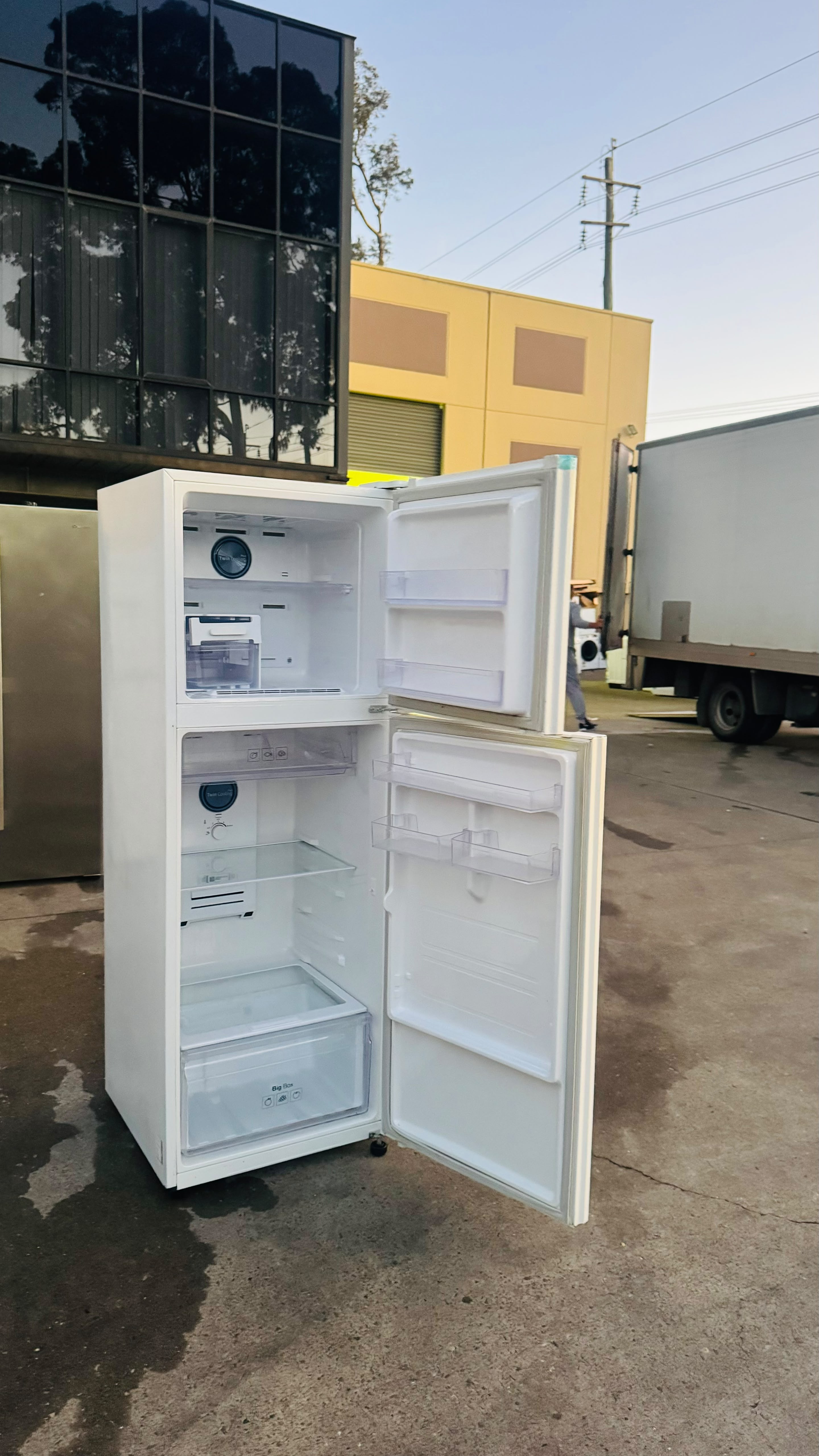 SAMSUNG 343 LITRES FRIDGE FREEZER