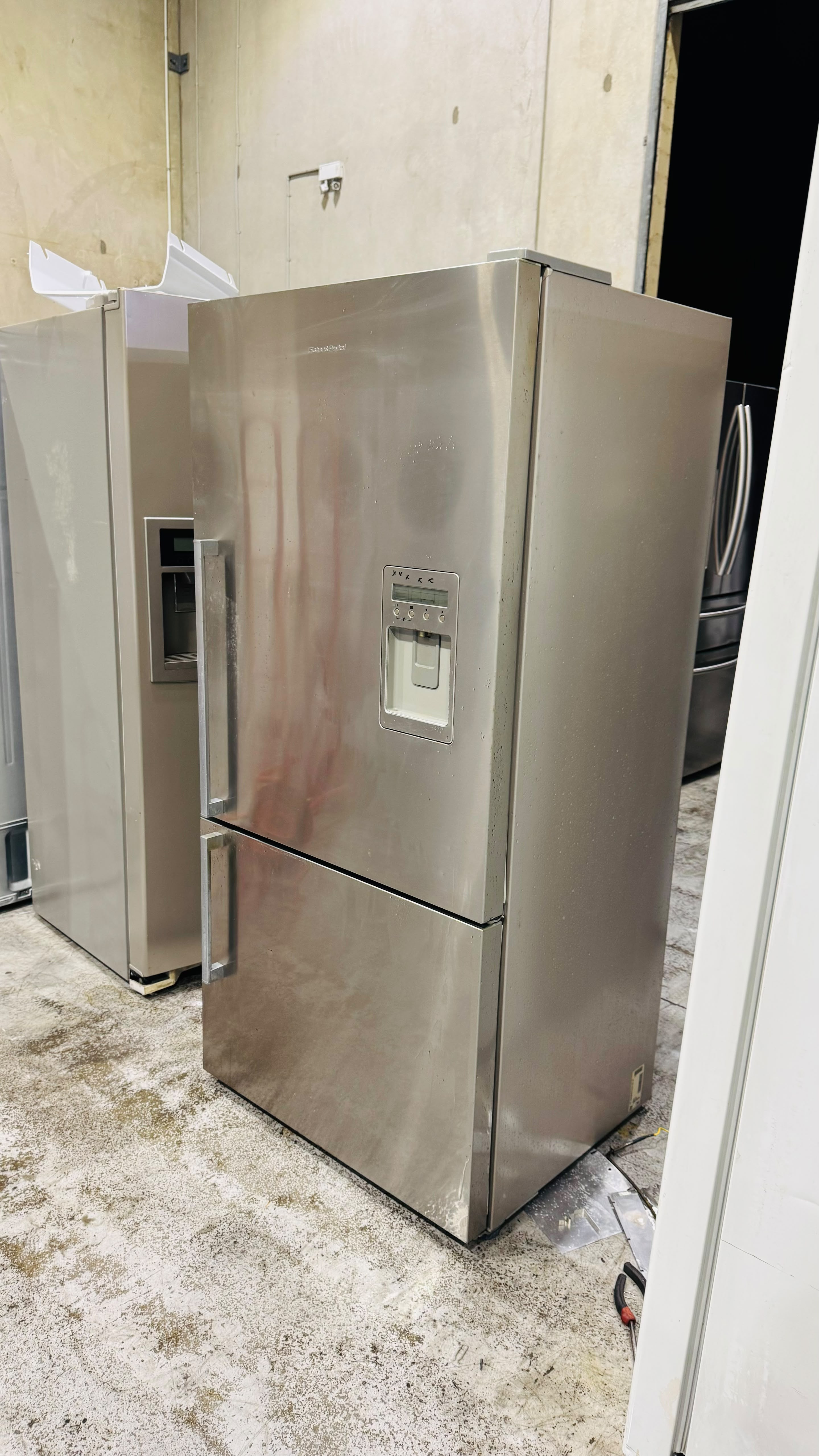 FISHER AND PAYKEL 519 LITRES FRIDGE FREEZER DISPLAY NOT WORKING CANT SET TEMPERATURE FRIDGE FREEZER WORKING FINE