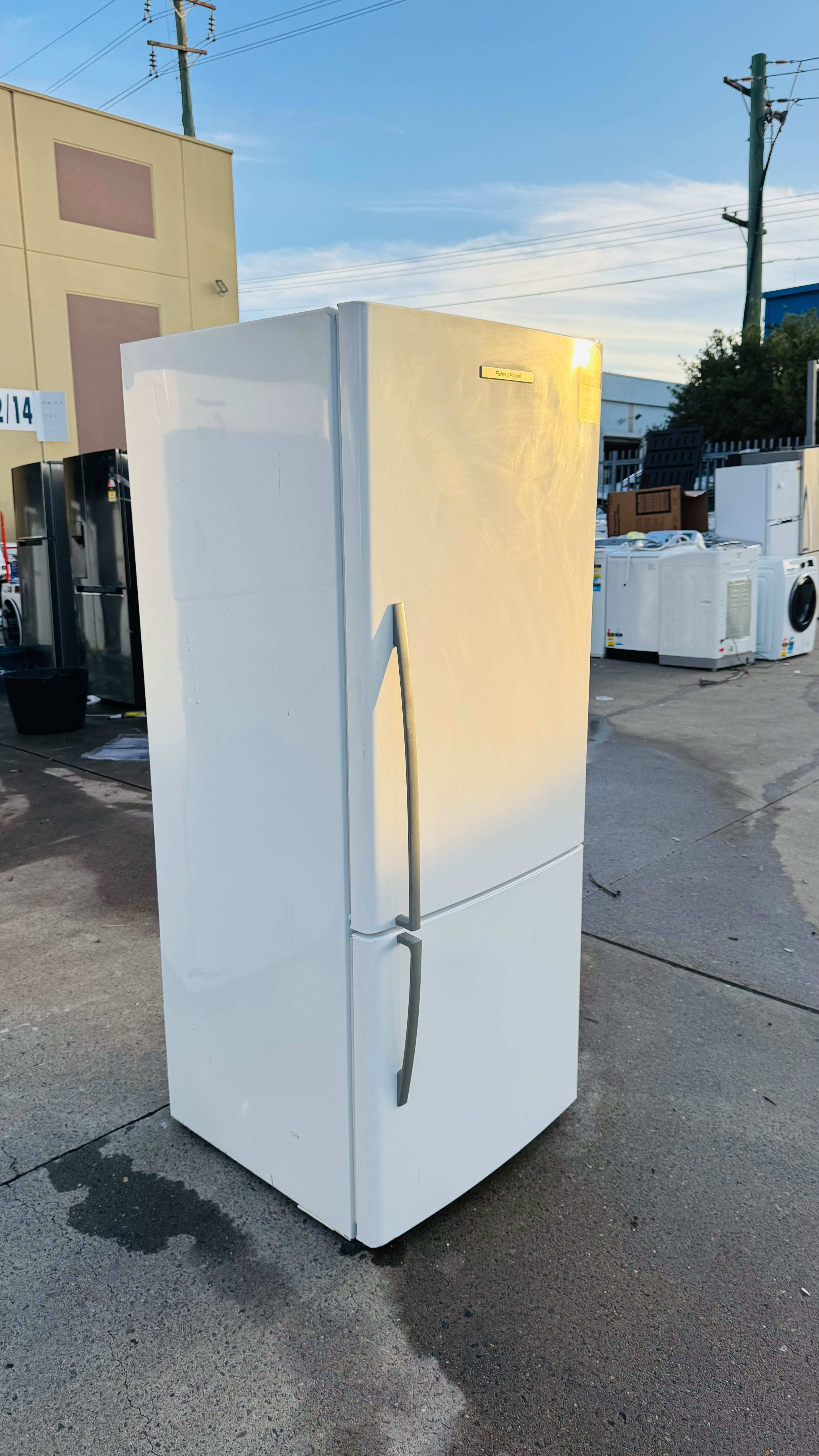 FISHER AND PAYKEL 442 LITRES FRIDGE FREEZER