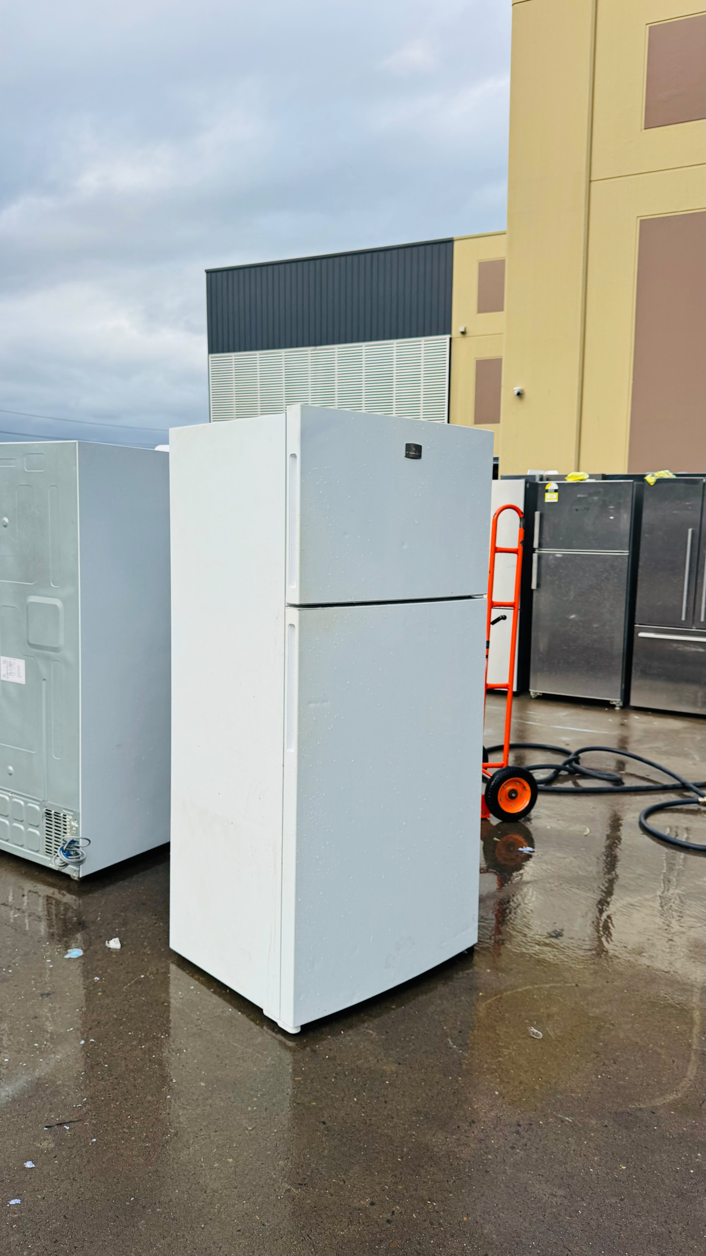 KELVINATOR 536 LITRES FRIDGE FREEZER