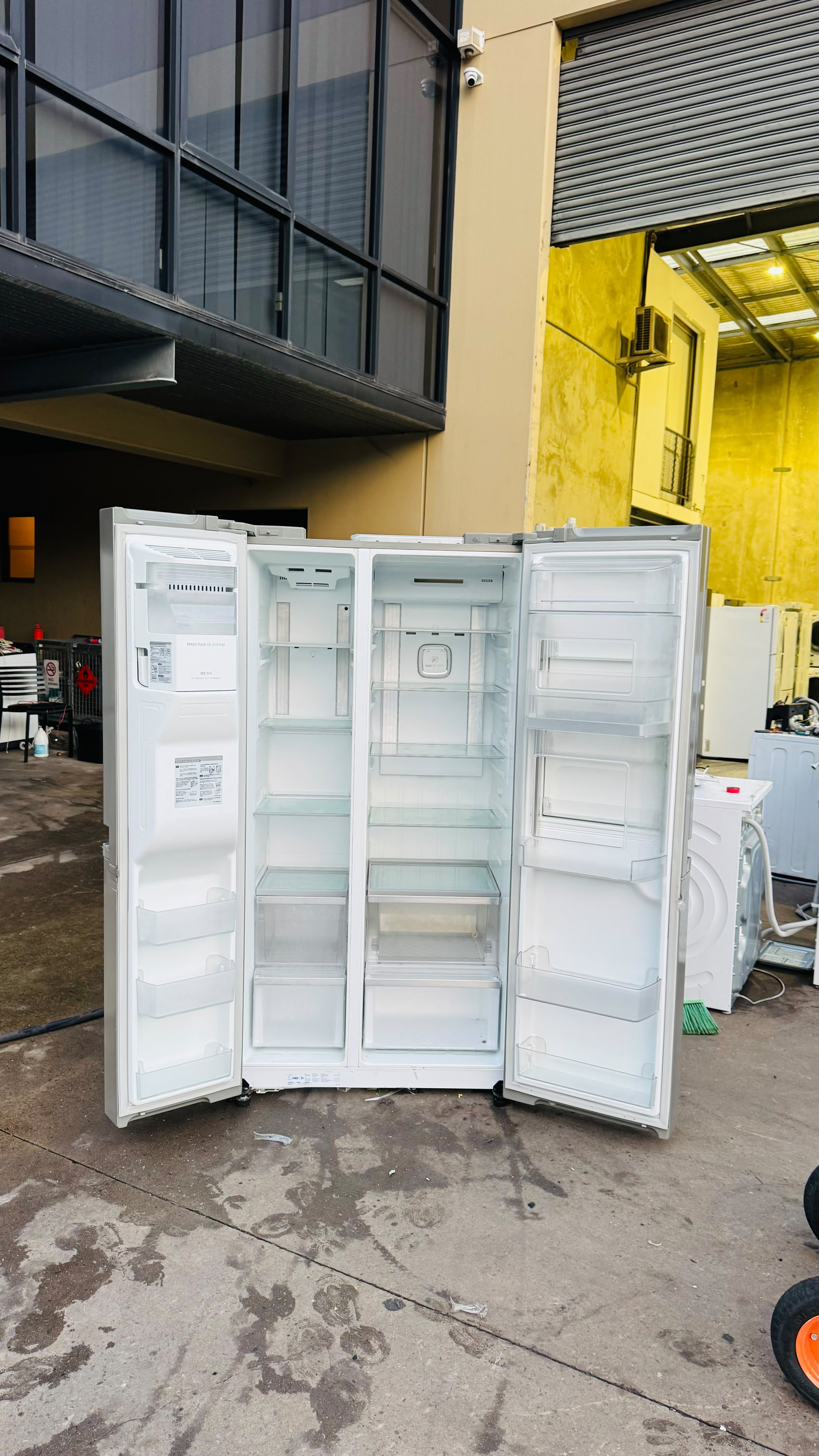 LG SIDE BY SIDE 661 LITRES FRIDGE FREEZER