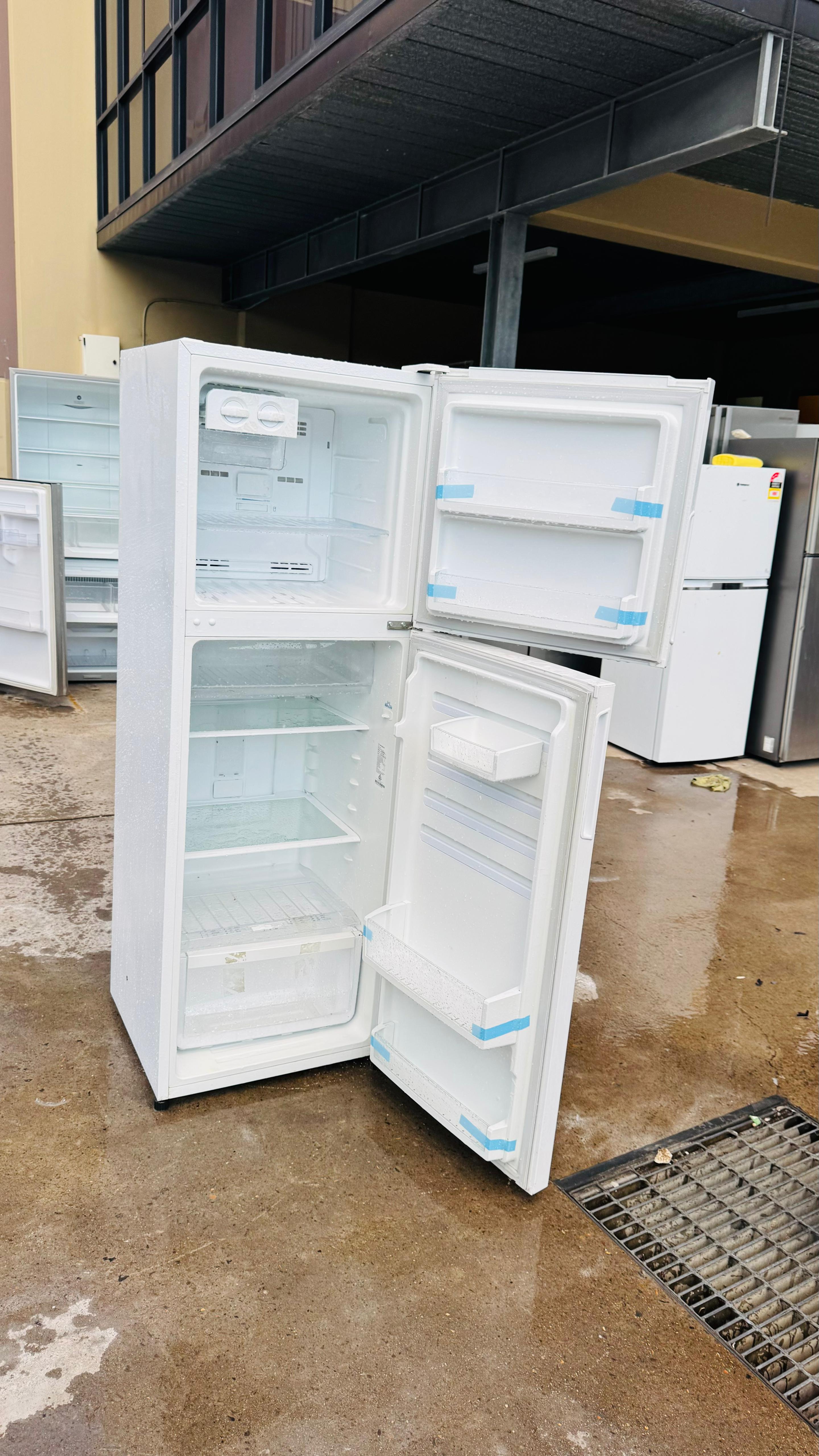 WESTINGHOUSE 275 LITRES FRIDGE FREEZER