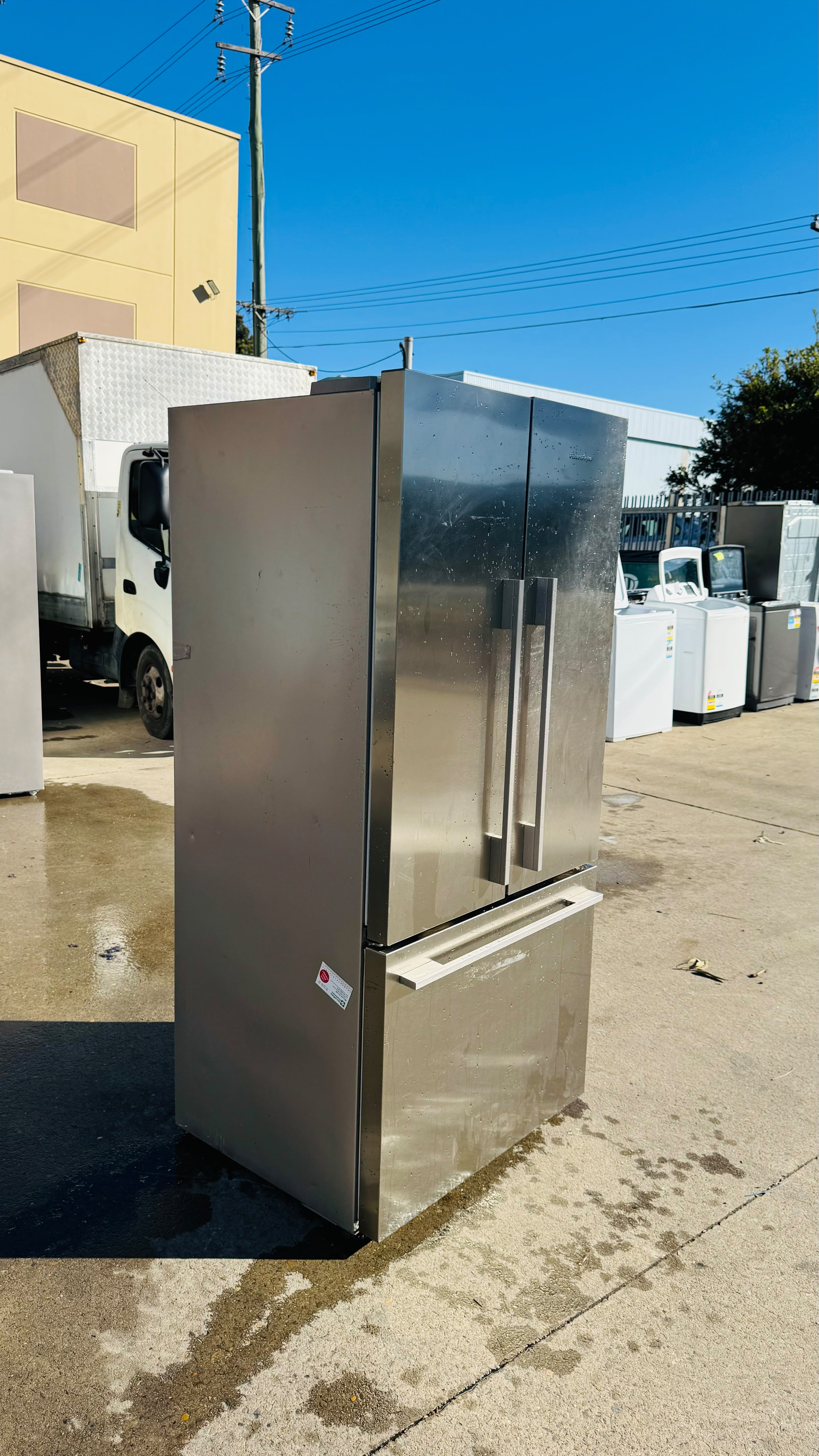 FISHER AND PAYKEL 519 LITRES FRENCH DOOR FRIDGE FREEZER