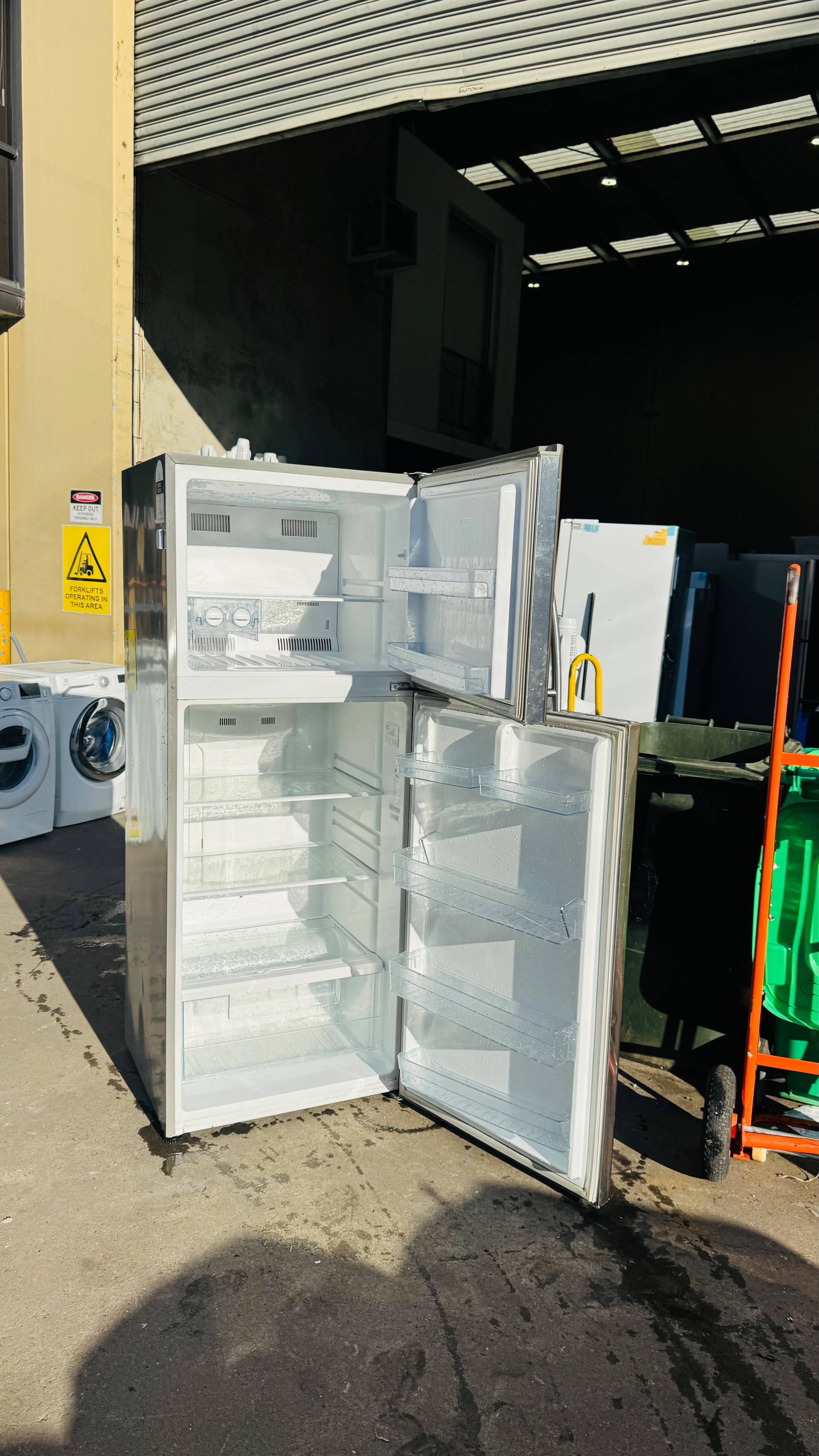 HISENSE 436 LITRES FRIDGE FREEZER