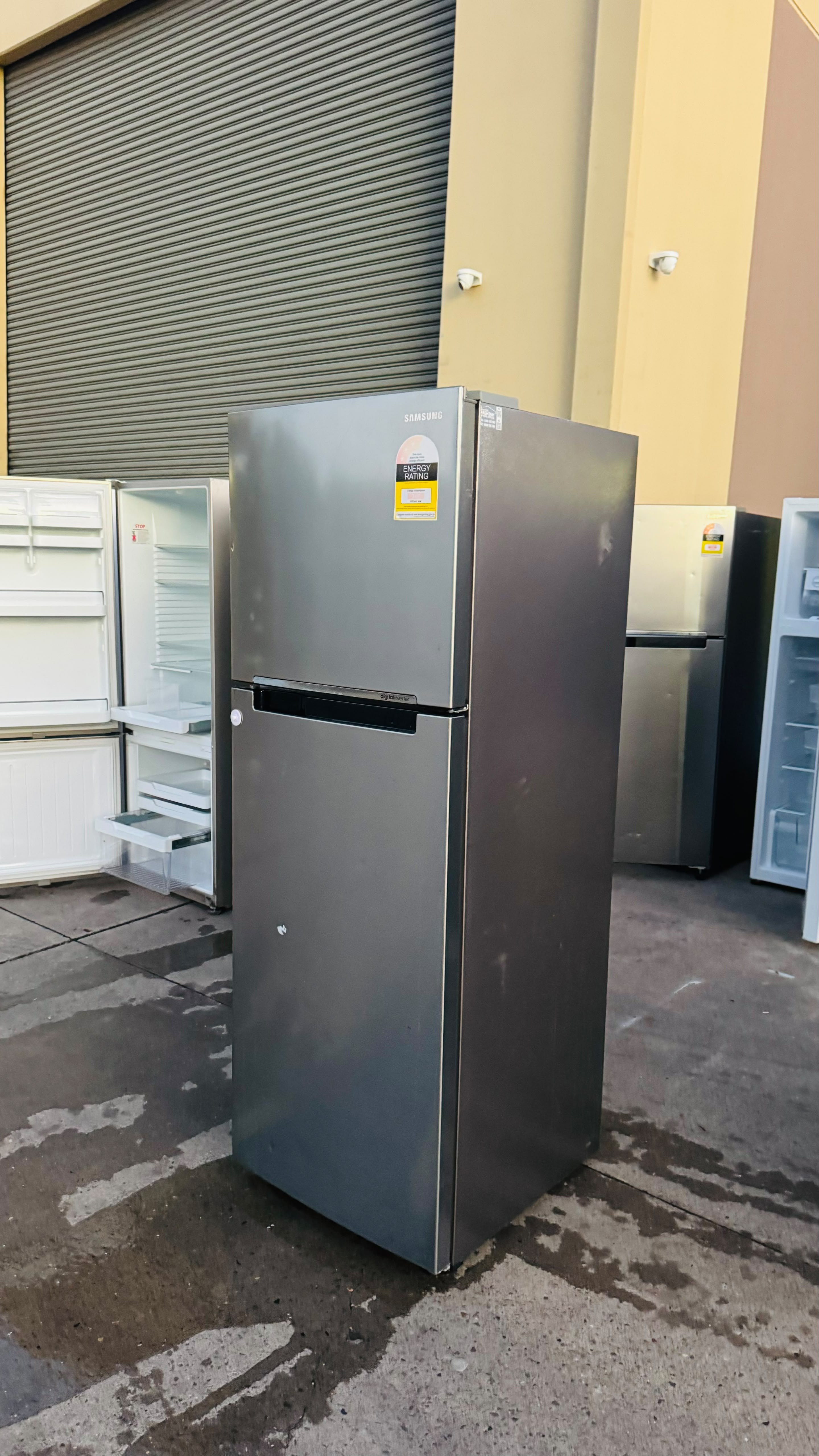 SAMSUNG 341 LITRES FRIDGE FREEZER