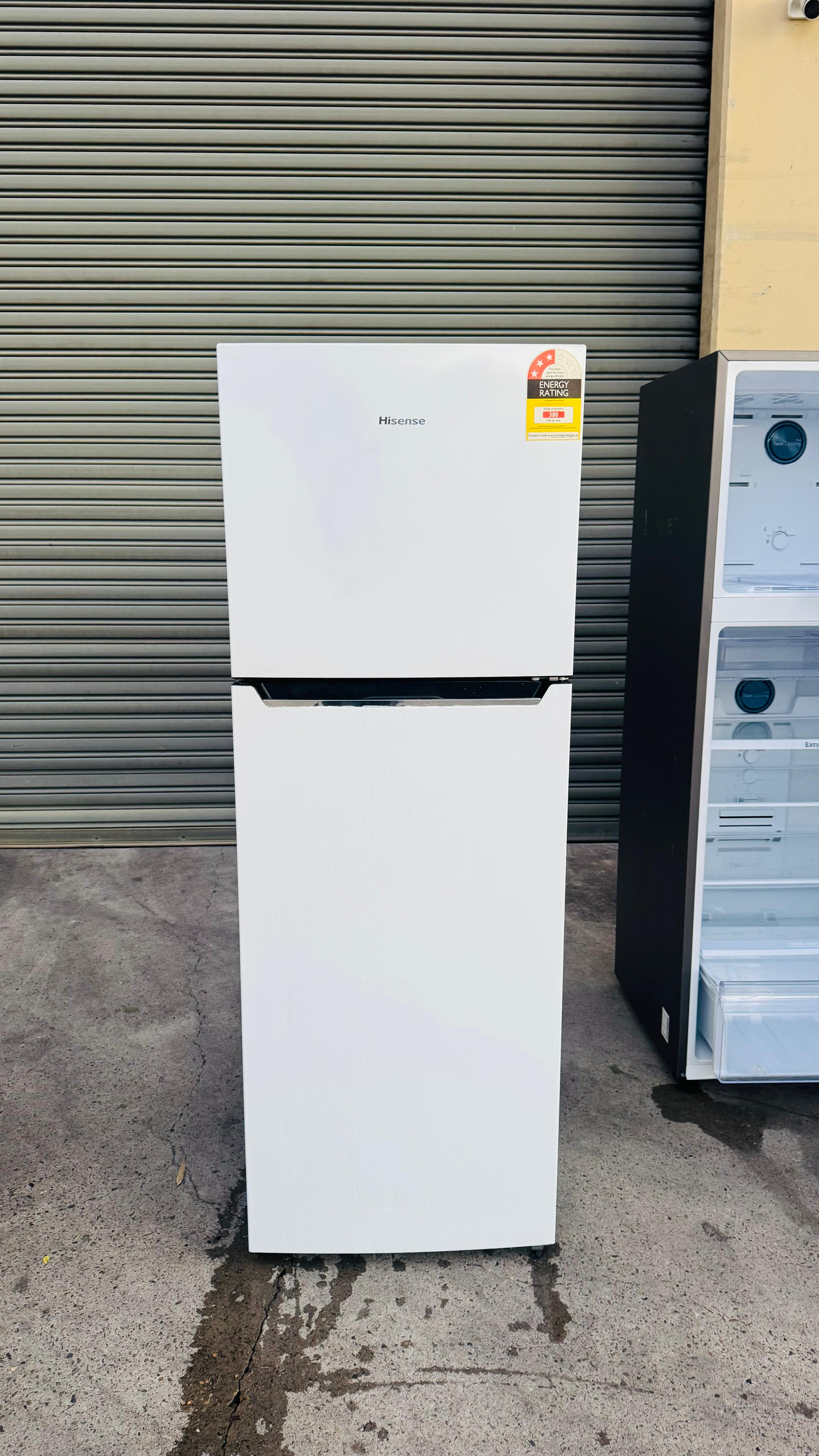 HISENSE 350 LITRES FRIDGE FREEZER