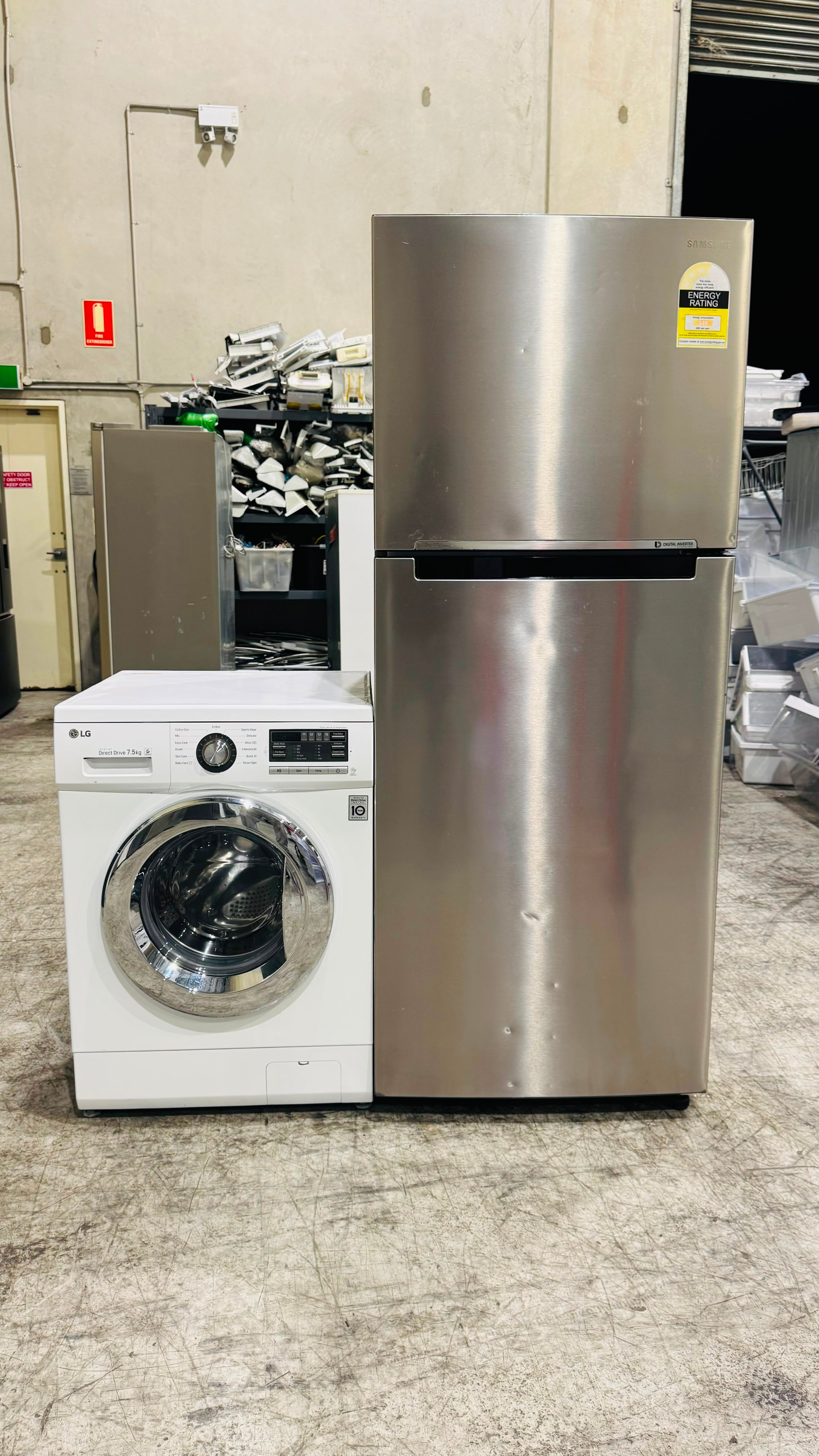 SAMSUNG 343 LITRES FRIDGE FREEZER & LG 7.5KGS FRONT LOADER COMBO