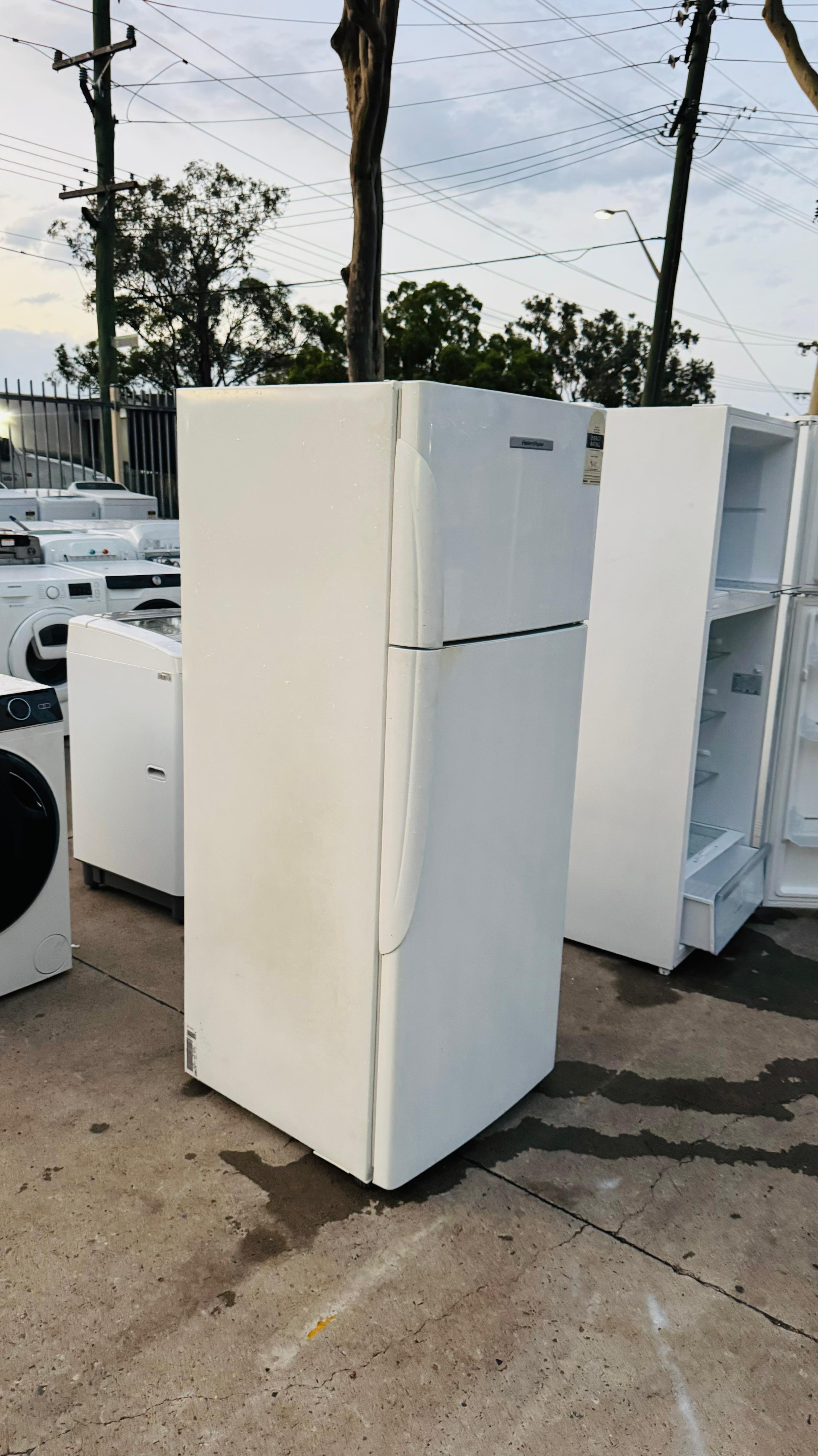 FISHER AND PAYKEL 380 LITRES FRIDGE FREEZER