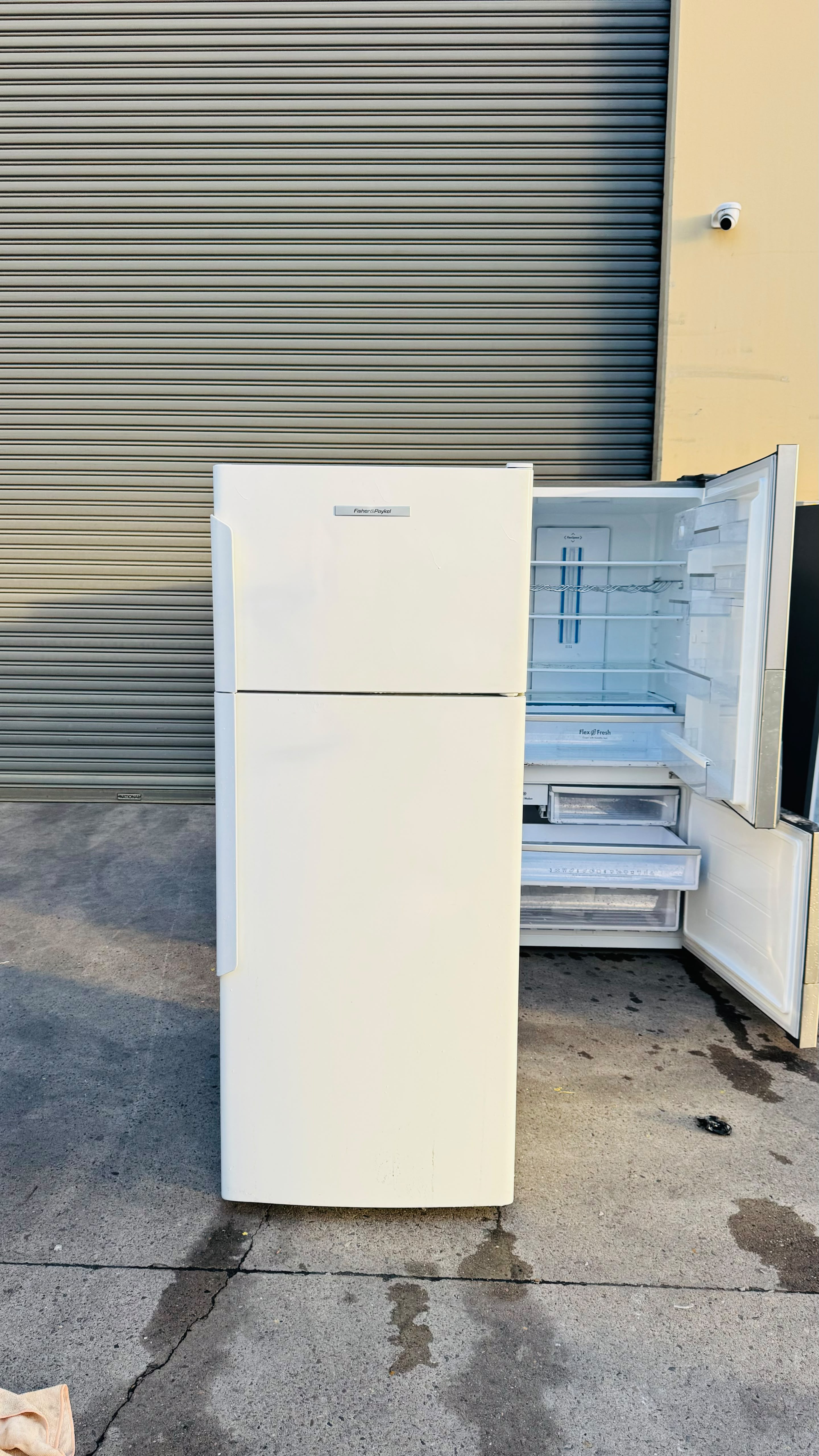 FISHER AND PAYKEL 380 LITRES FRIDGE FREEZER