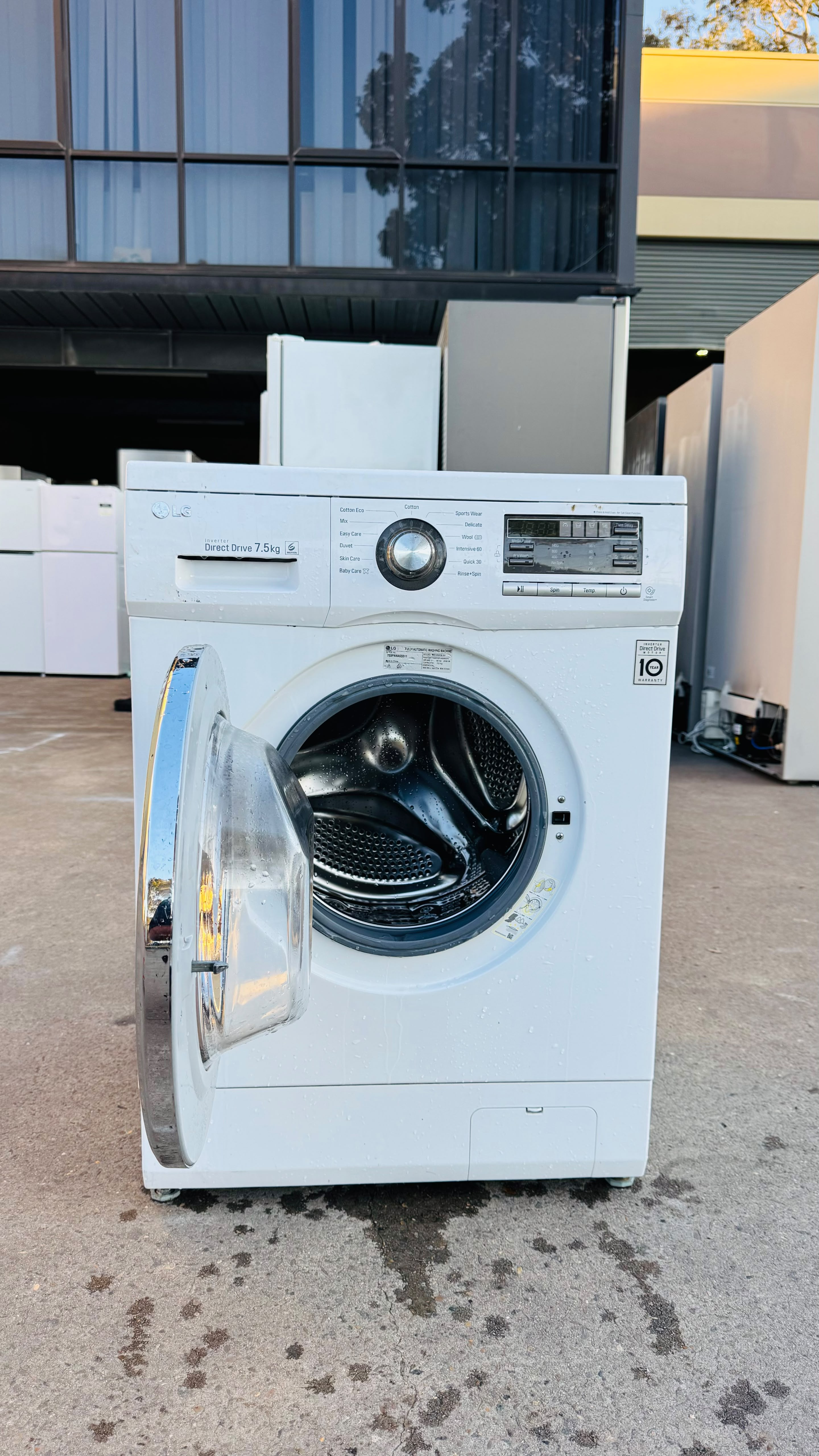 LG 7.5KGS FRONT LOADER WASHING MACHINE