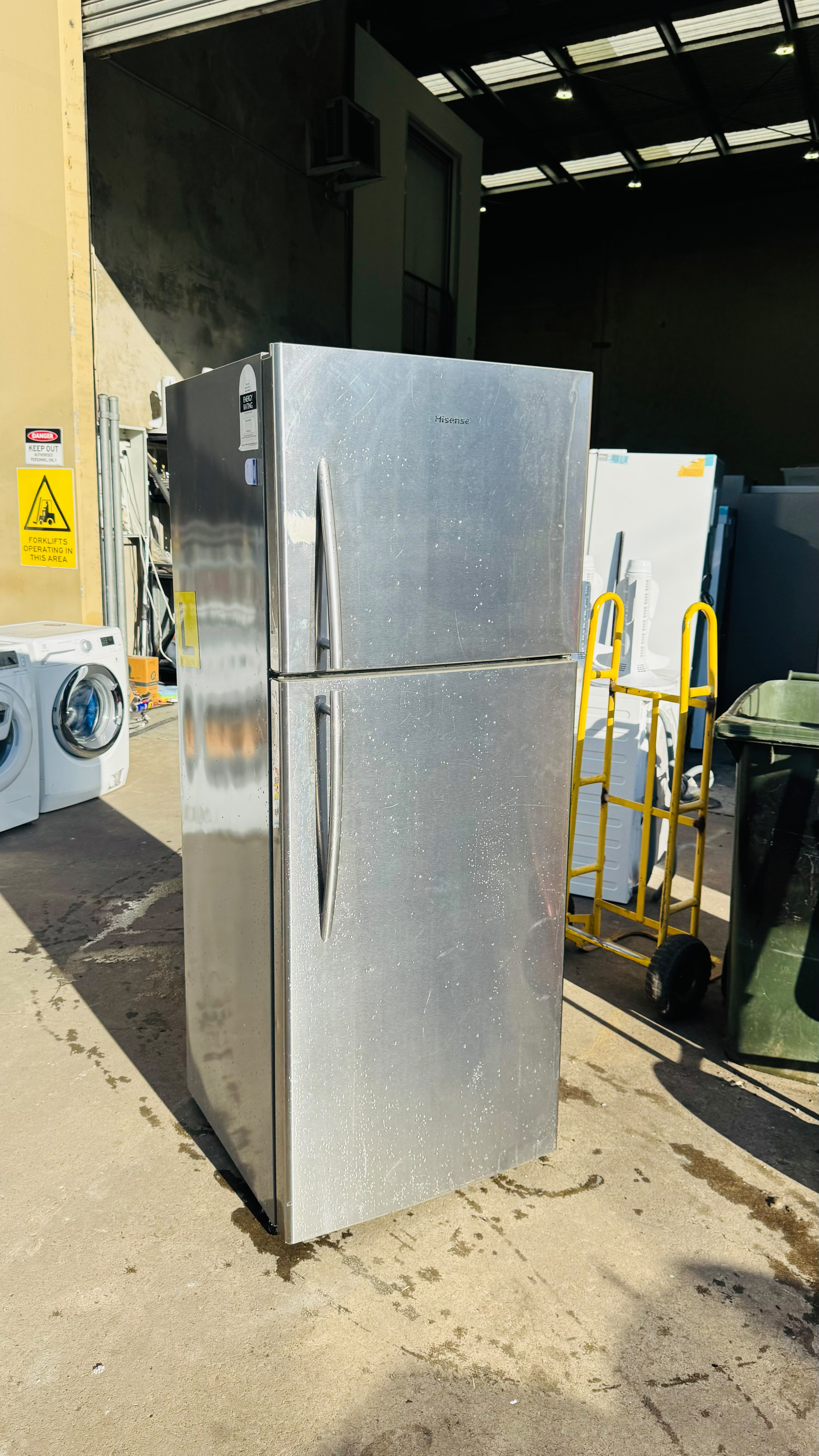 HISENSE 436 LITRES FRIDGE FREEZER