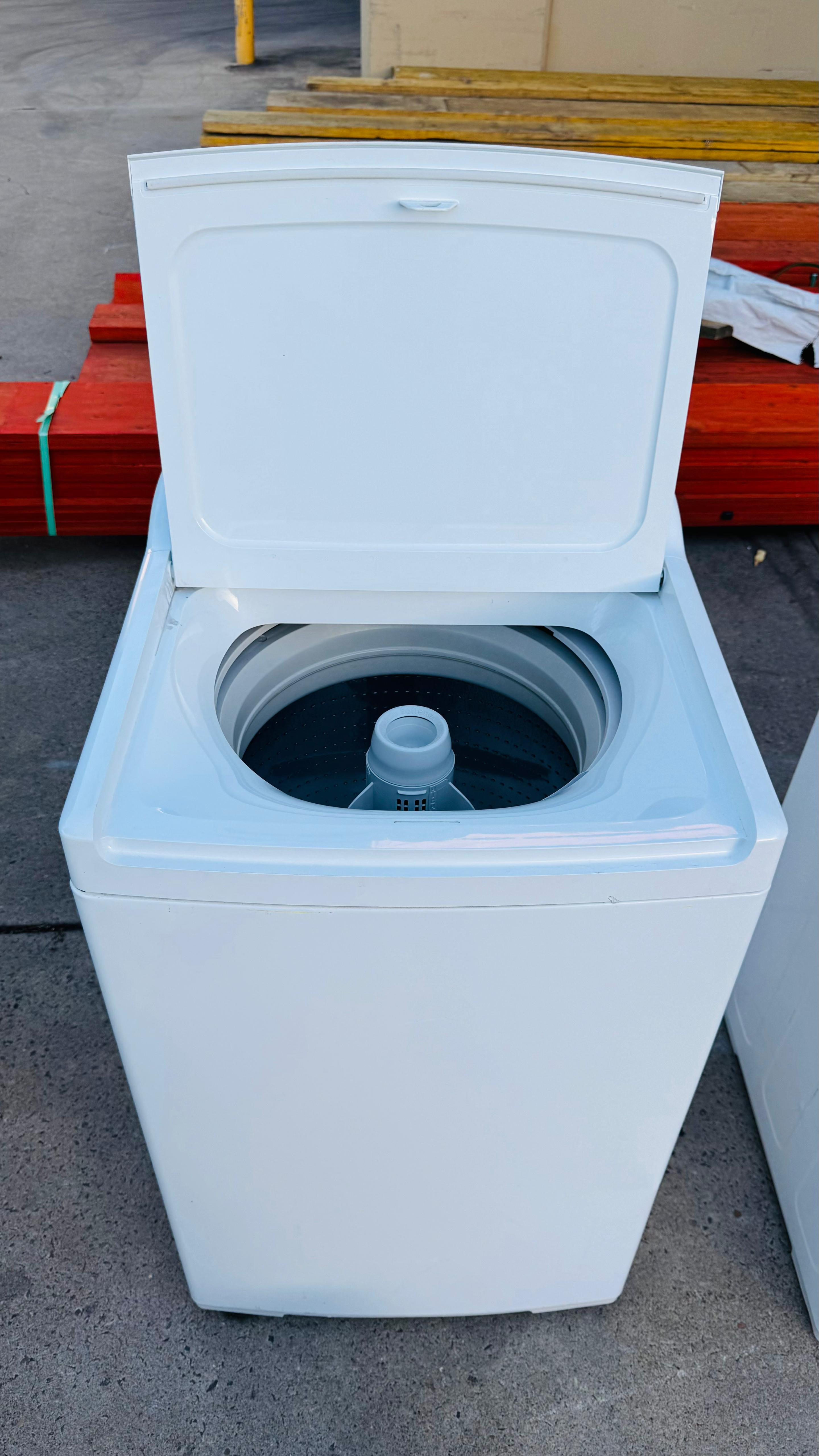 FISHER AND PAYKEL 8KGS TOP LOADER WASHING MACHINE