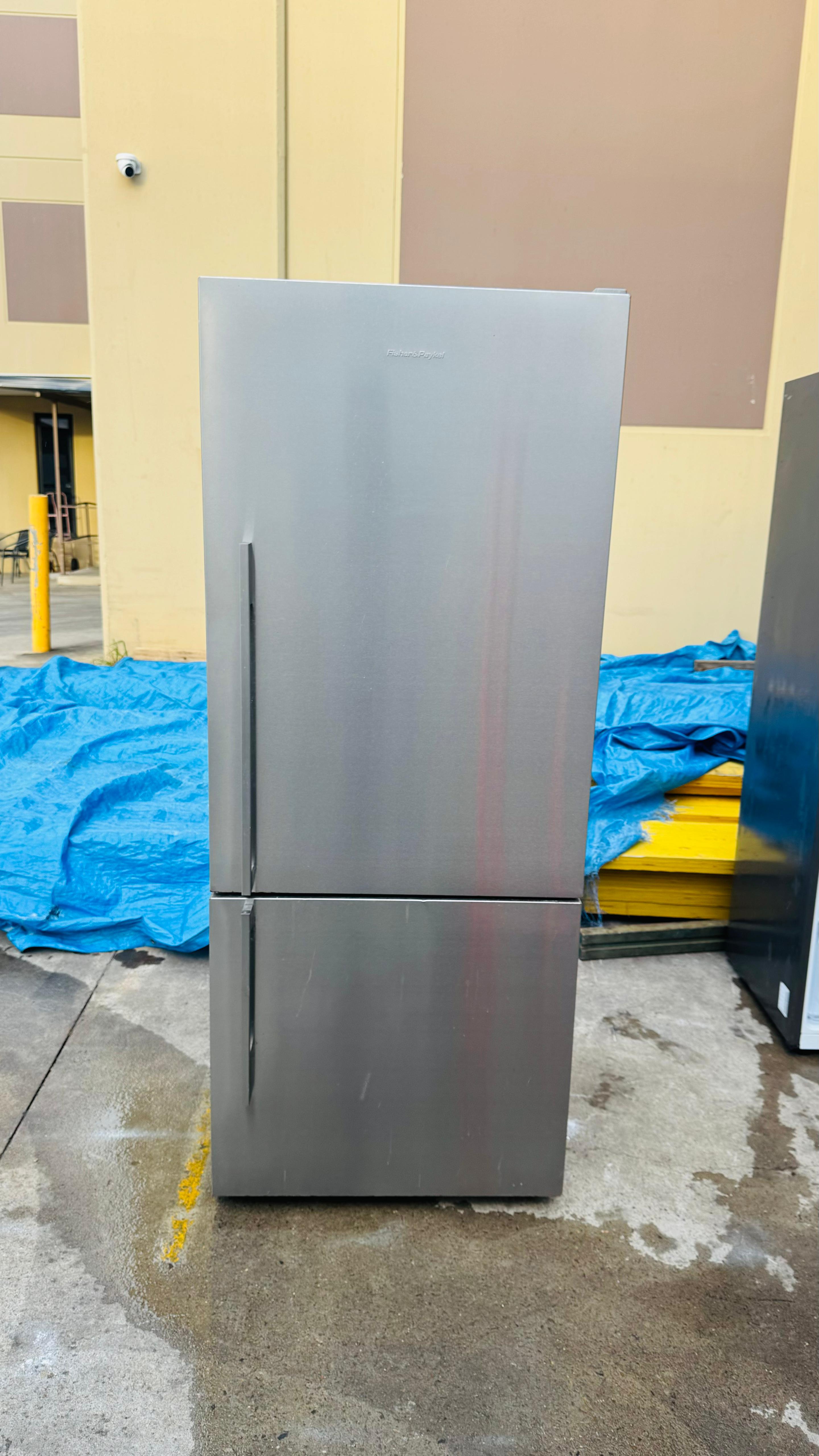 FISHER AND PAYKEL 442 LITRES FRIDGE FREEZER
