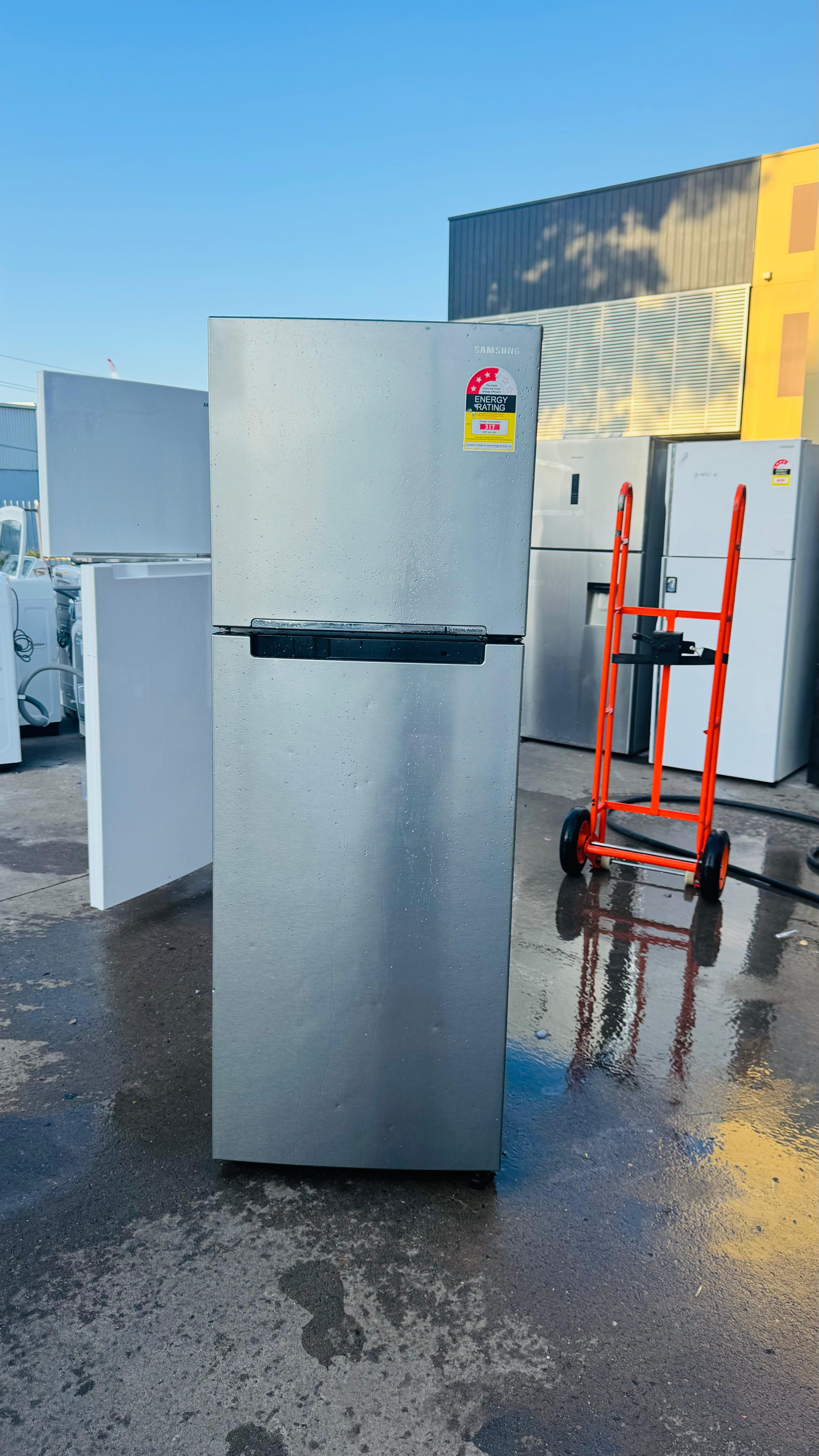 SAMSUNG 341 LITRES FRIDGE FREEZER