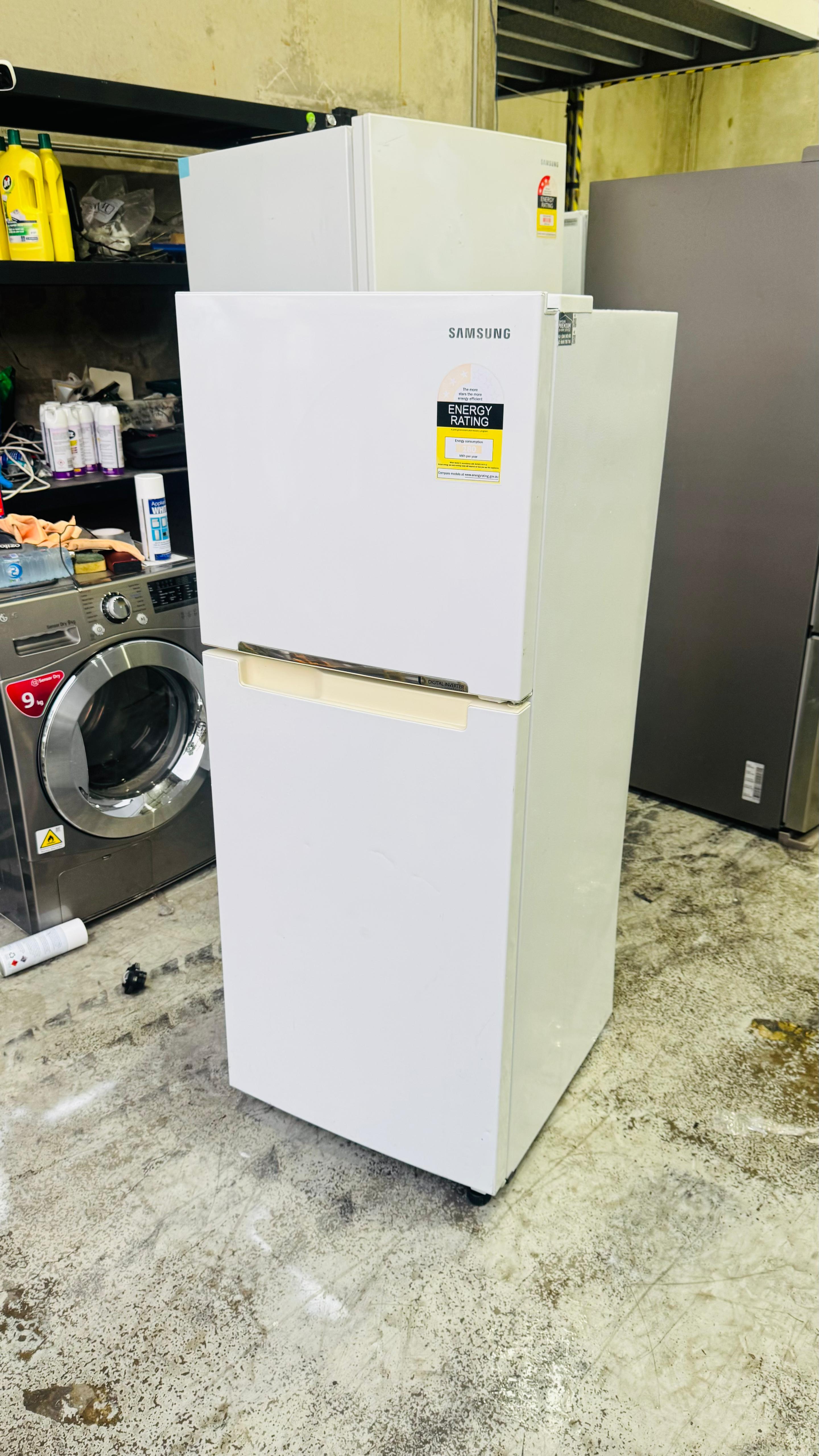 SAMSUNG 228 LITRES FRIDGE FREEZER
