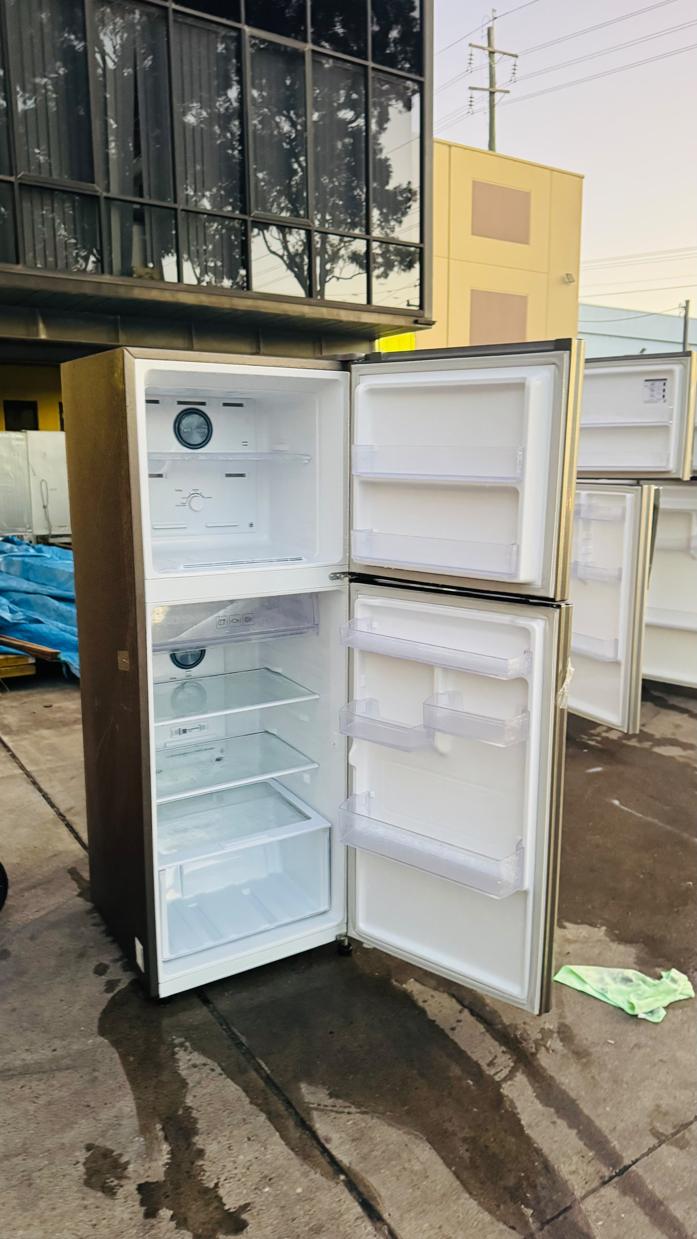 SAMSUNG 320 LITRES FRIDGE FREEZER