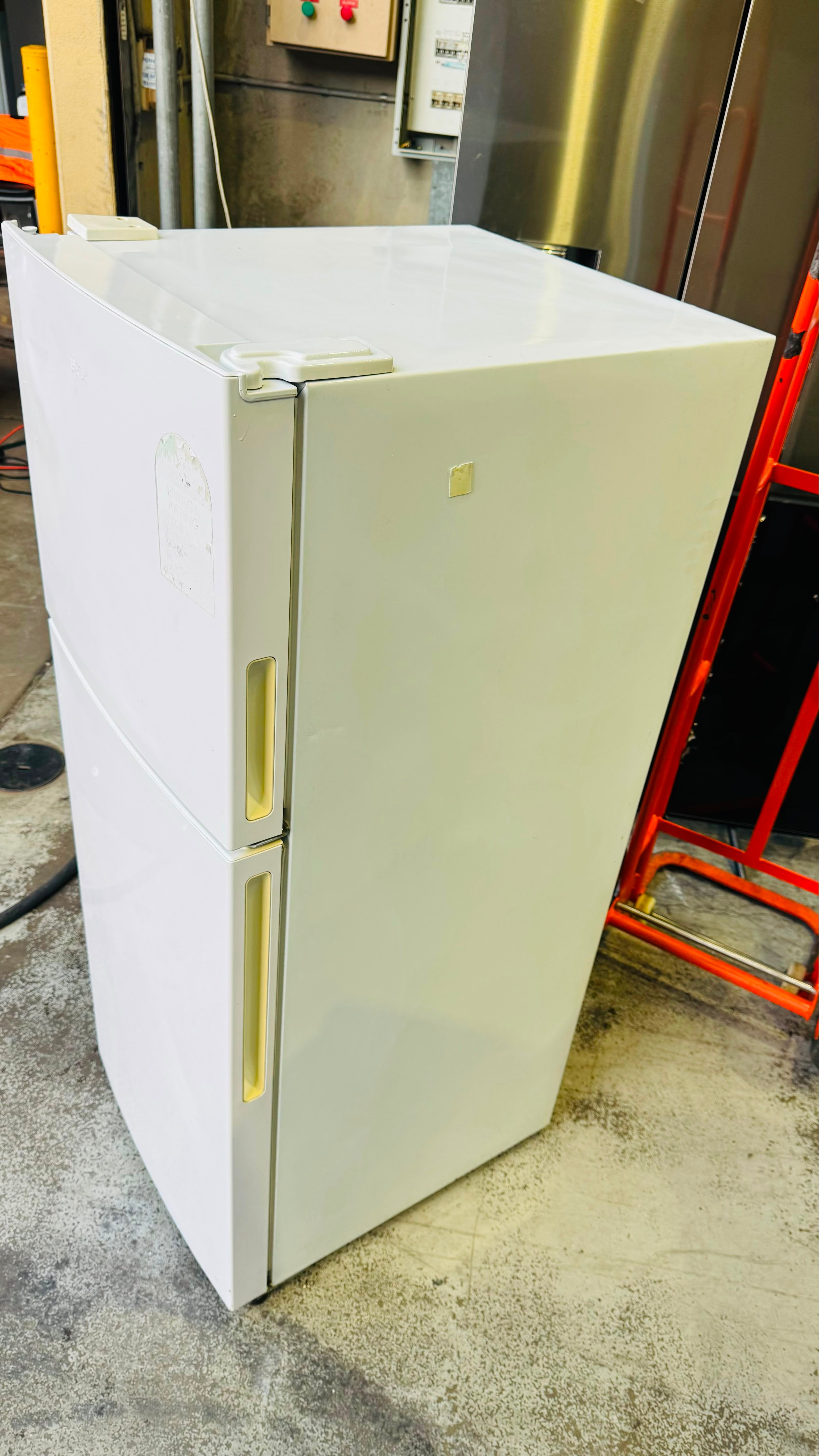 HAIER 222 LITRES FRIDGE FREEZER