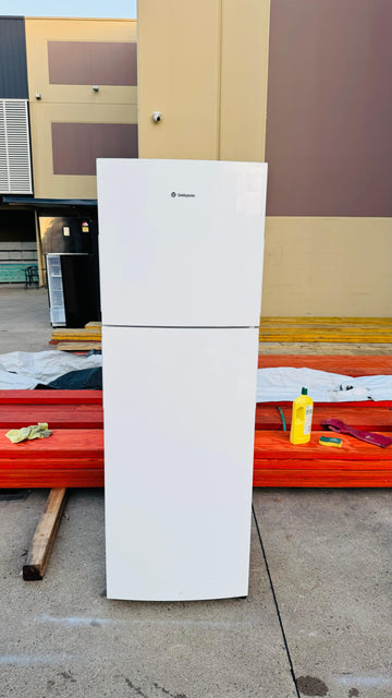 WESTINGHOUSE 254 LITRES FRIDGE FREEZER