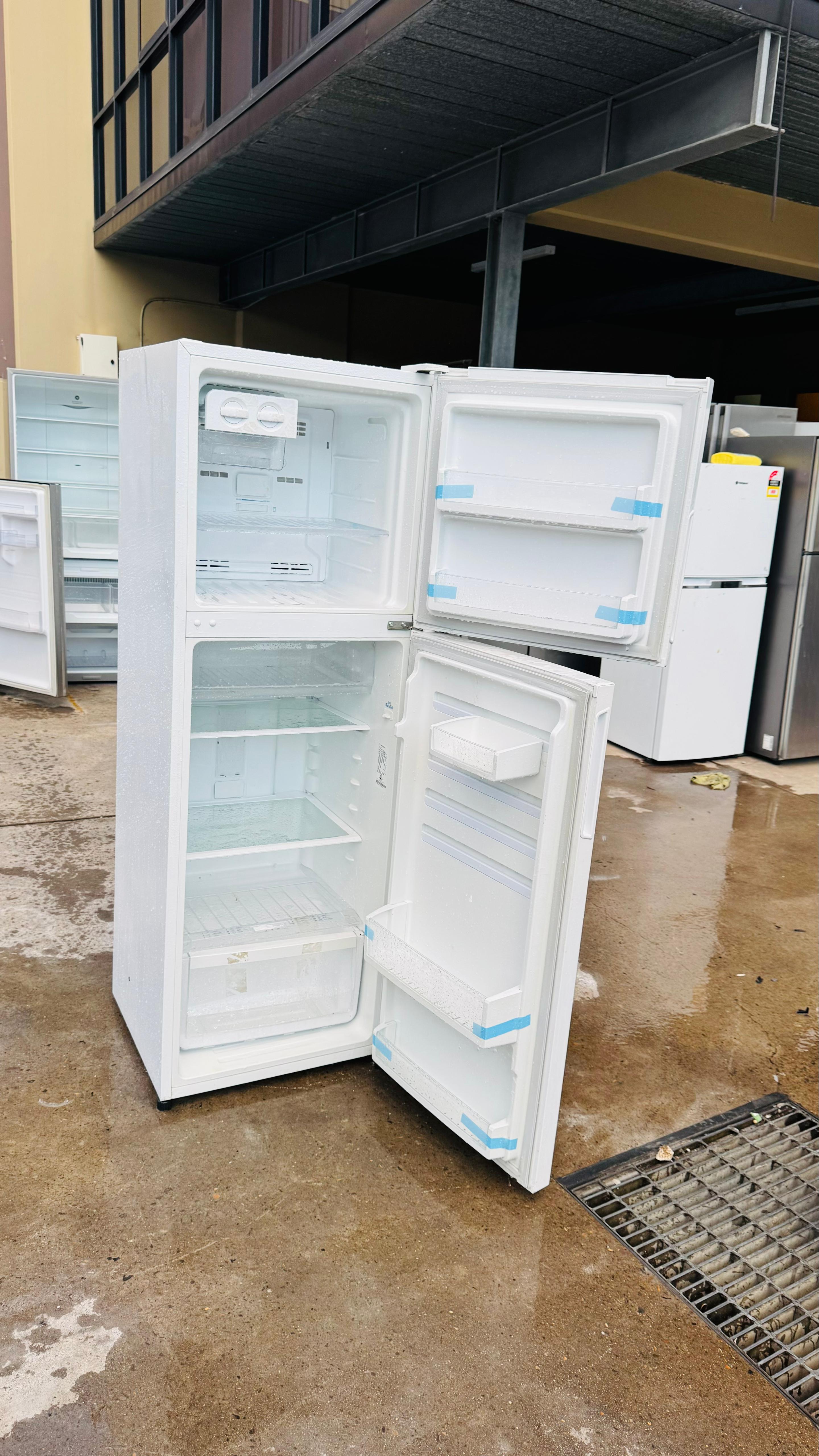 WESTINGHOUSE 275 LITRES FRIDGE FREEZER