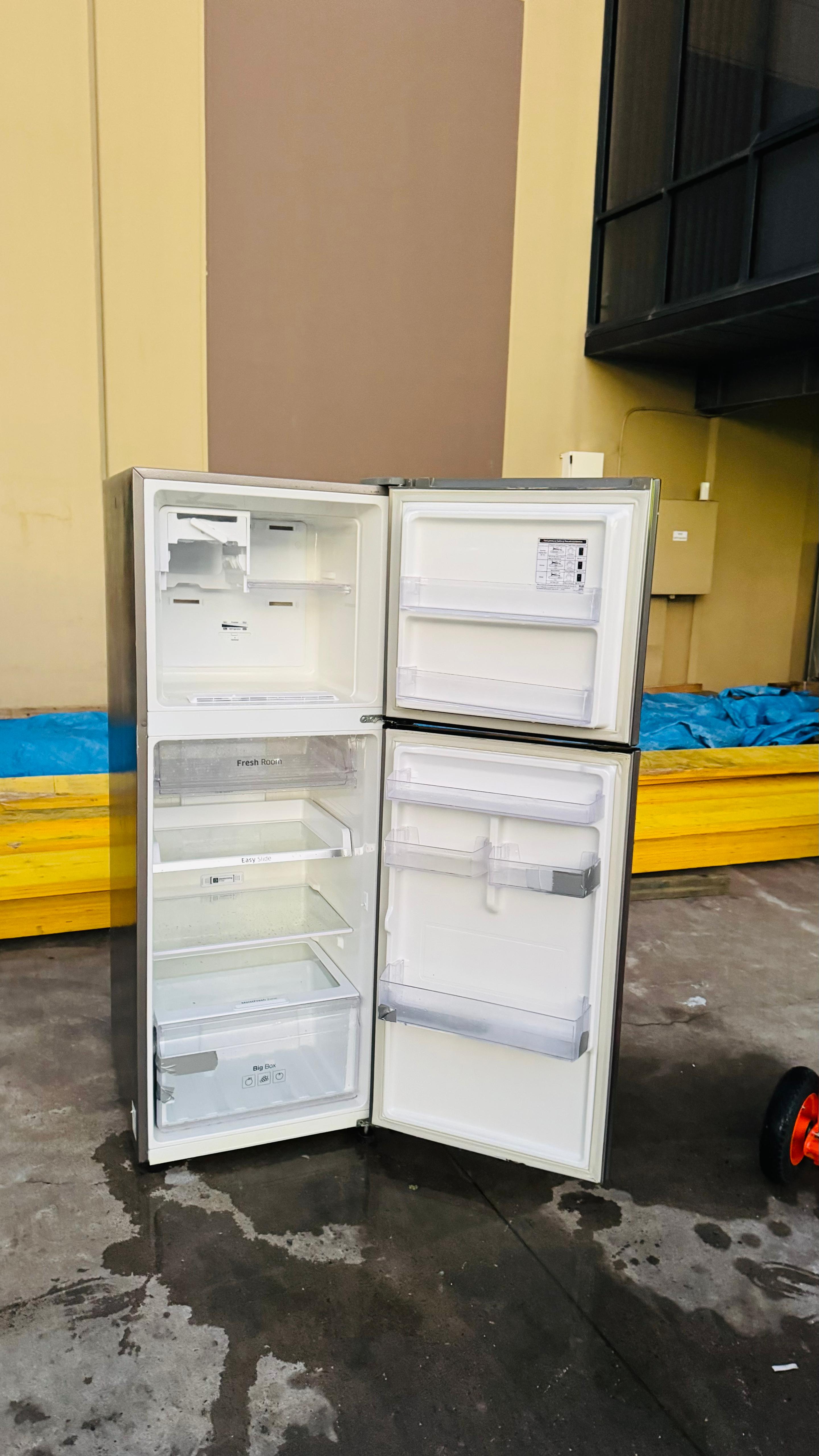 SAMSUNG 320 LITRES FRIDGE FREEZER