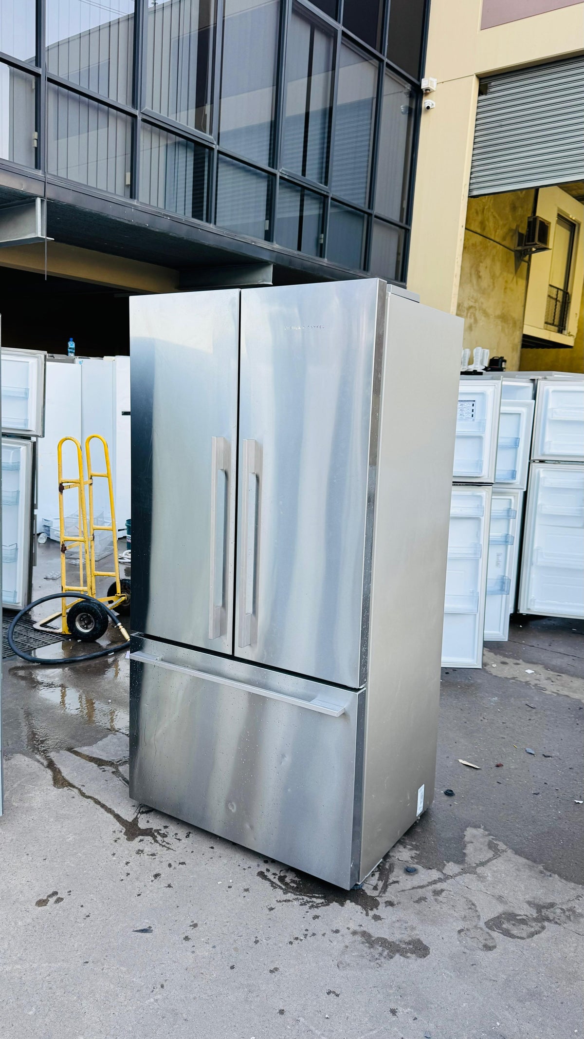 FISHER AND PAYKEL 610 LITRES FRENCH DOOR FRIDGE FREEZER