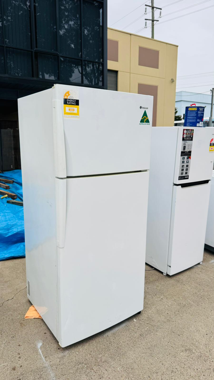 WESTINGHOUSE 420 LITRES FRIDGE FREEZER