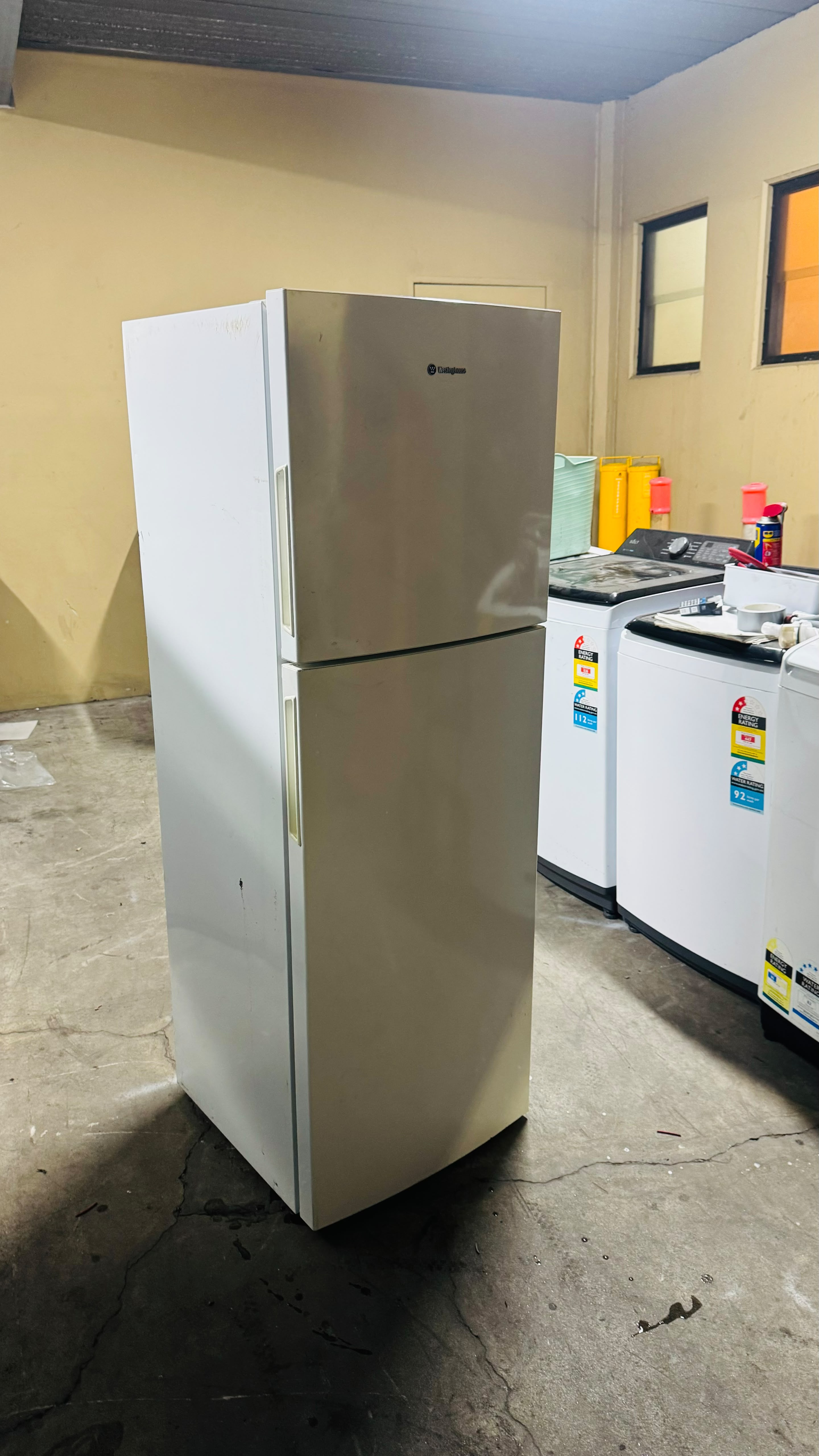 WESTINGHOUSE 275 LITRES FRIDGE FREEZER