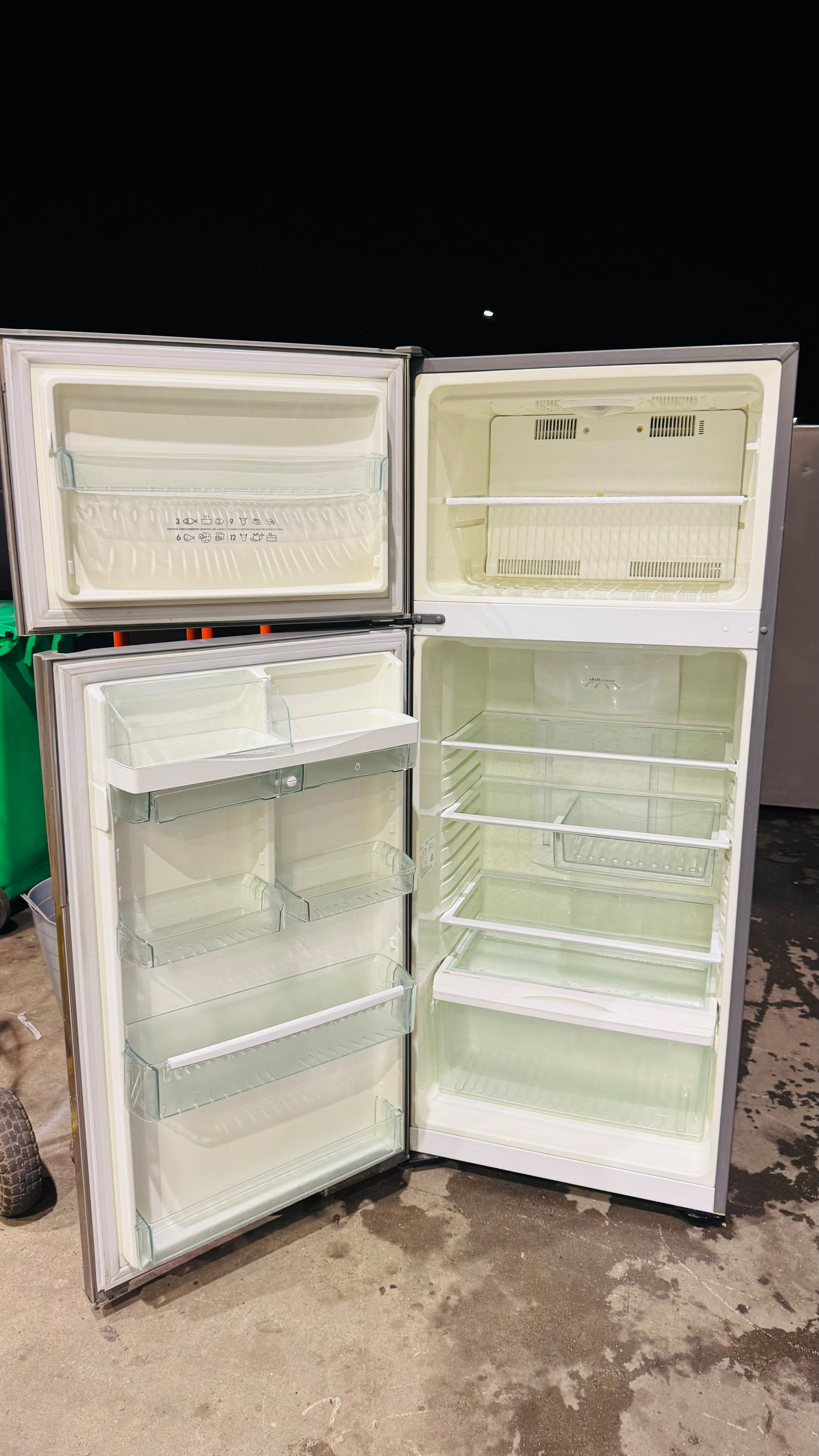 WESTINGHOUSE 390 LITRES FRIDGE FREEZER