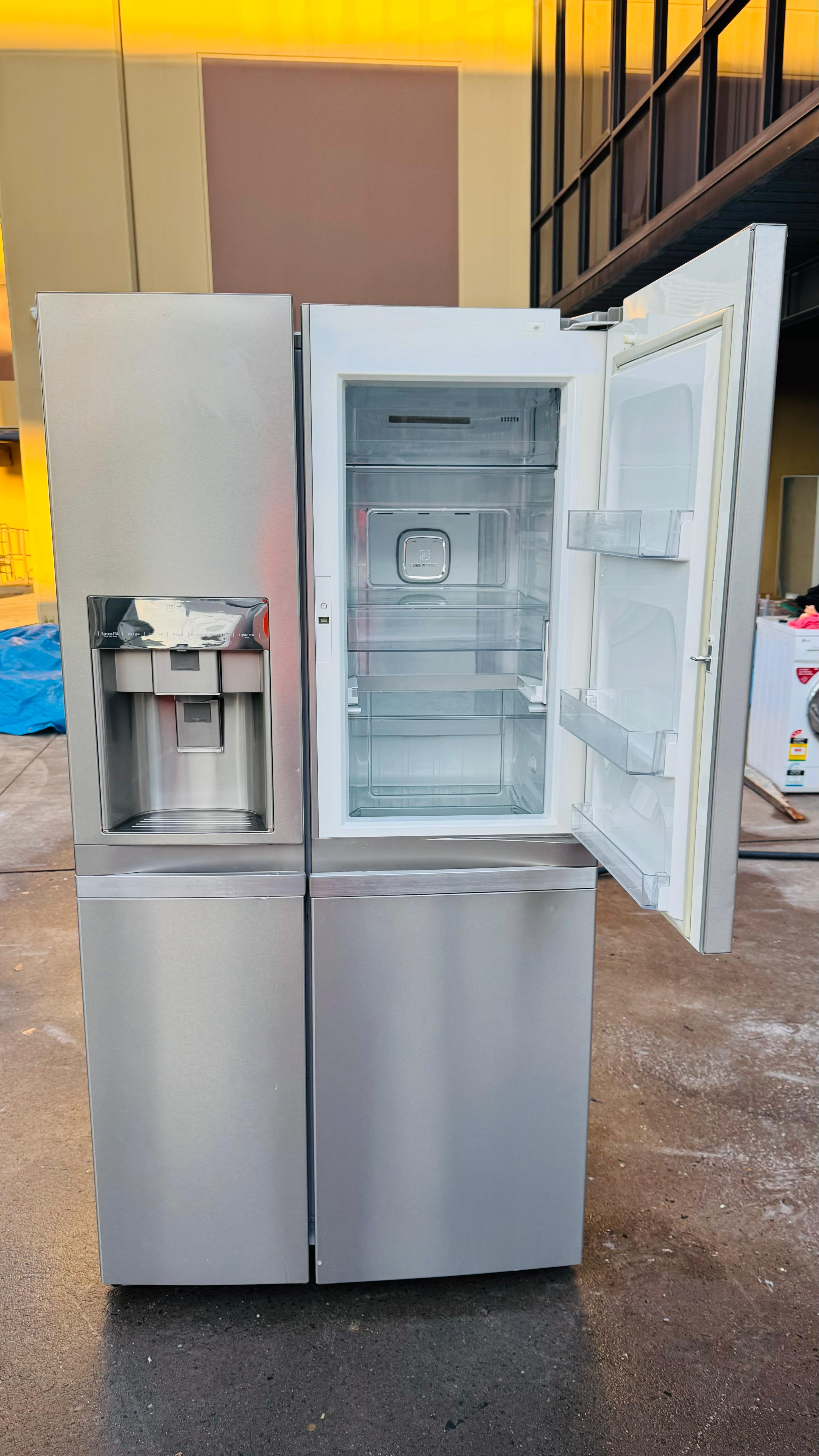 LG 661 LITRES SIDE BY SIDE DOOR FRIDGE FREEZER