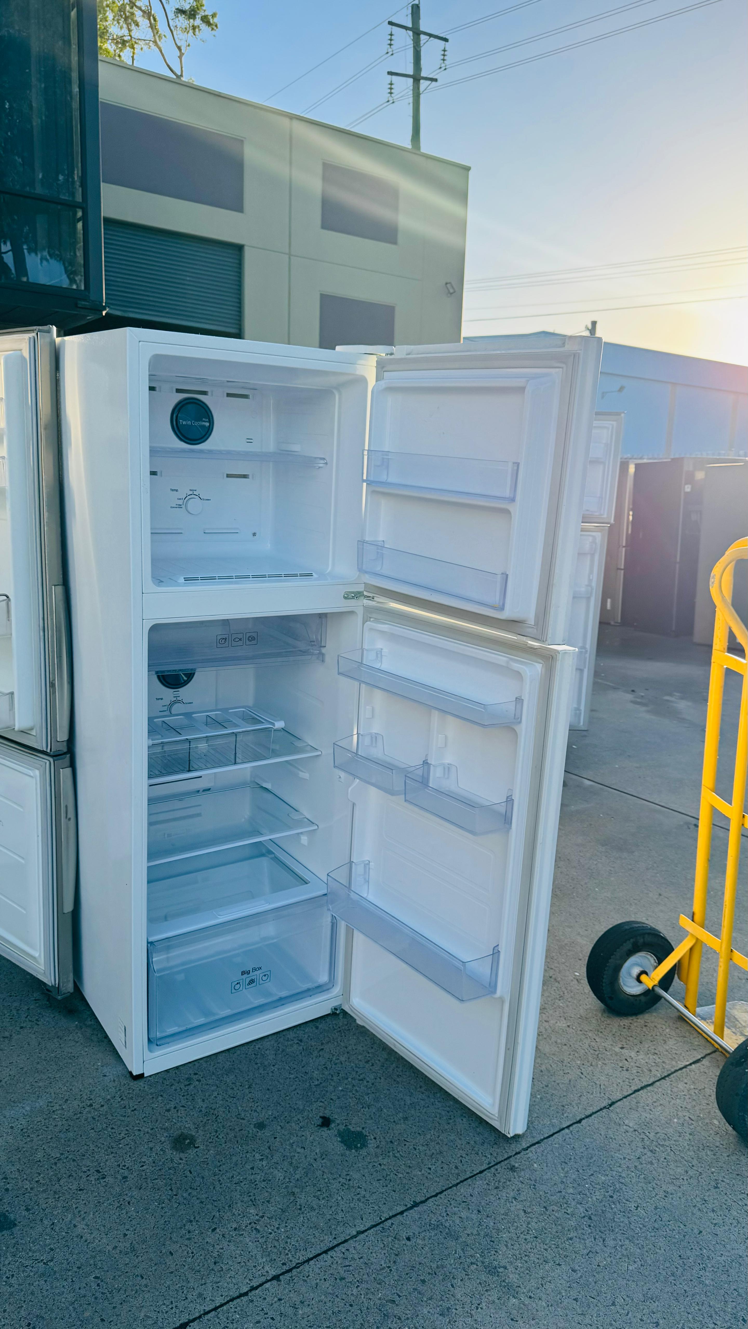 SAMSUNG 343 LITRES FRIDGE FREEZER